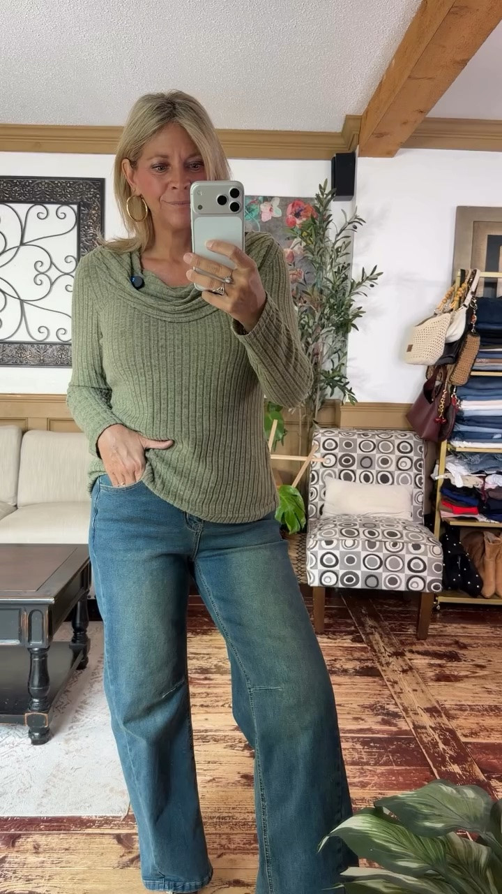 Cowl neck top size medium; jeans size 12

#LTKSeasonal #LTKOver40 #LTKMidsize