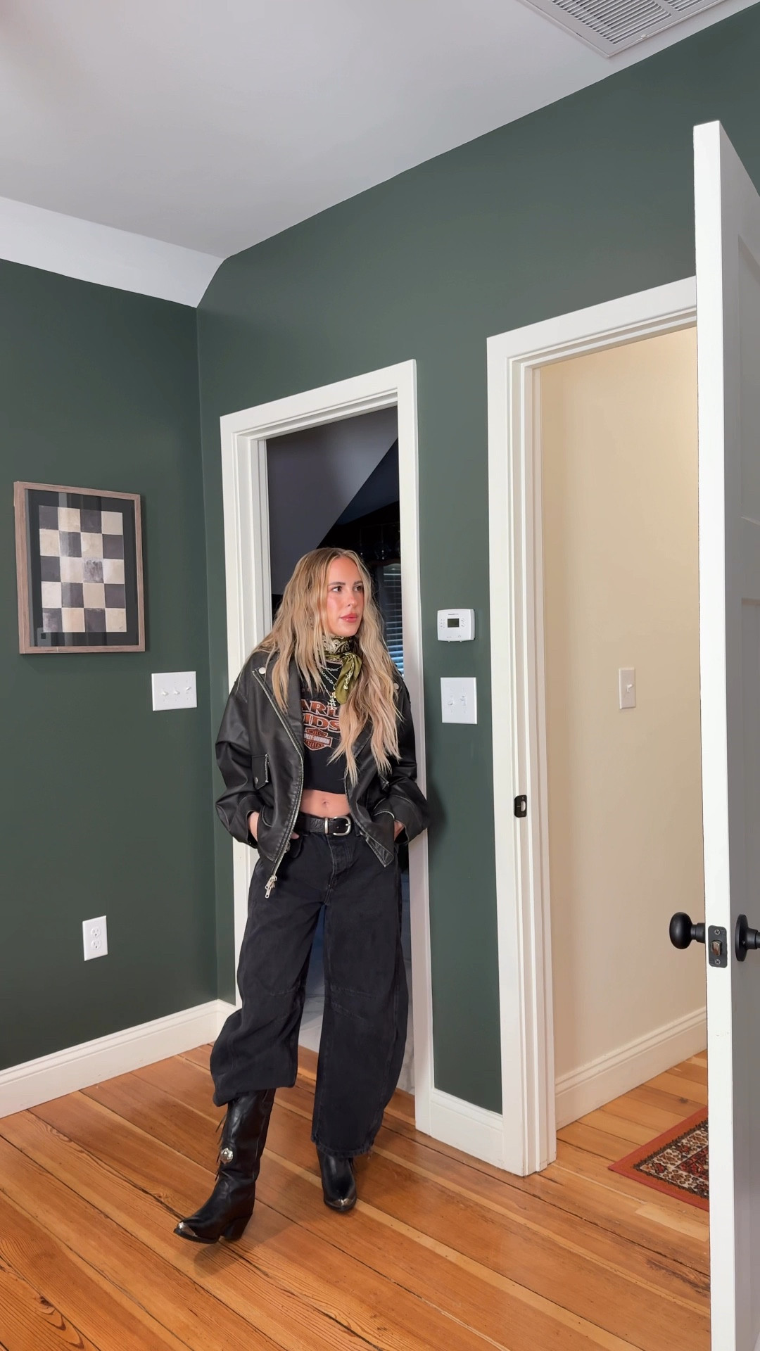 The perfect oversized leather jacket that is giving vintage without the price tag! 🦅