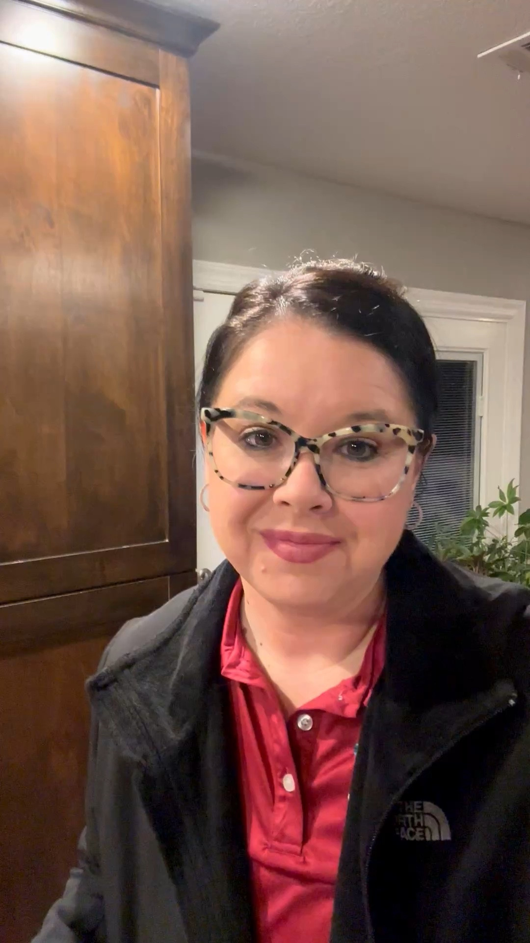 The perfect way to save money and time and do your nails at home! #gelnails #nailsathome 