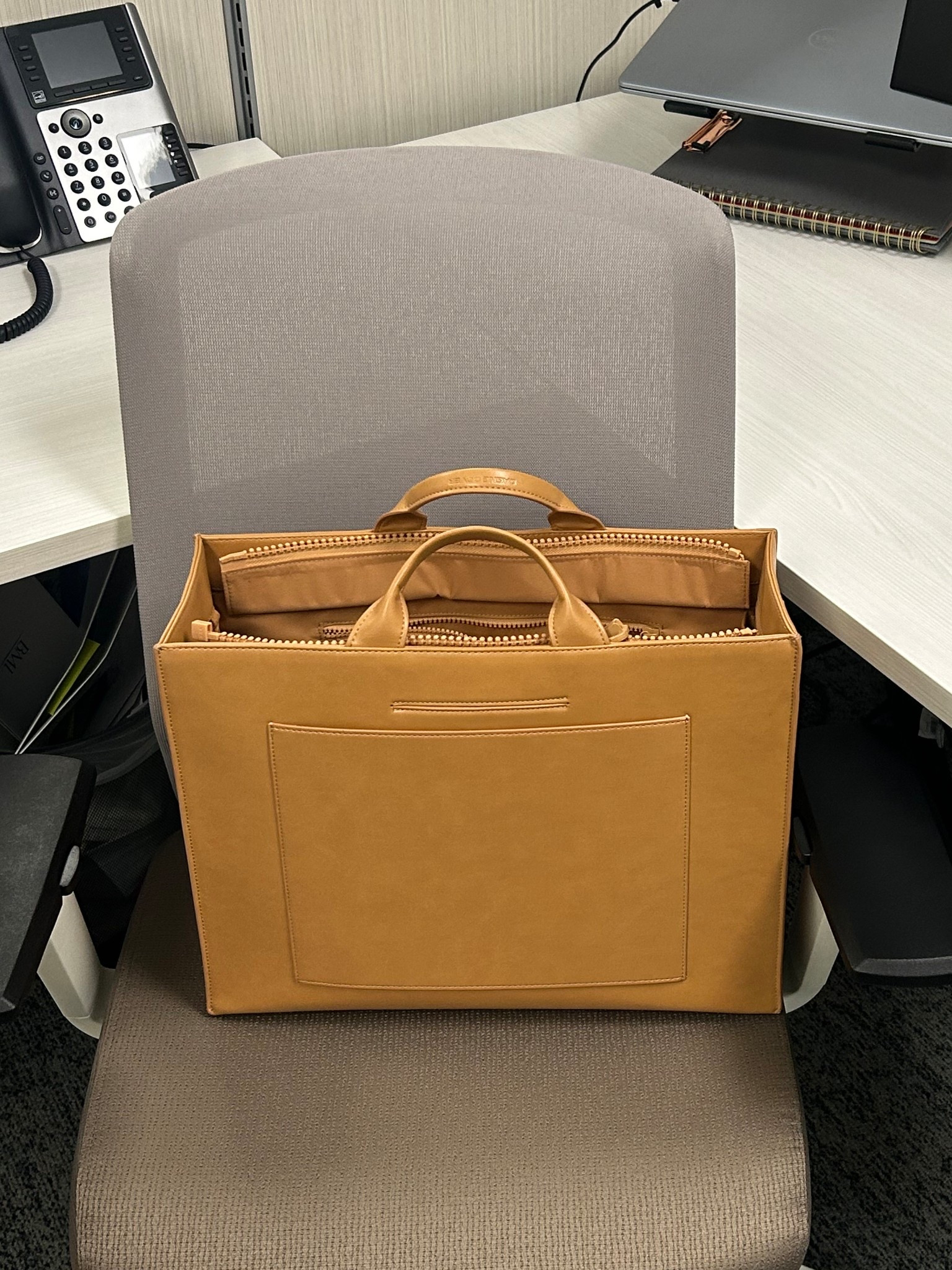 my new fav work bag 🫶🏻 

#LTKSeasonal #LTKItBag