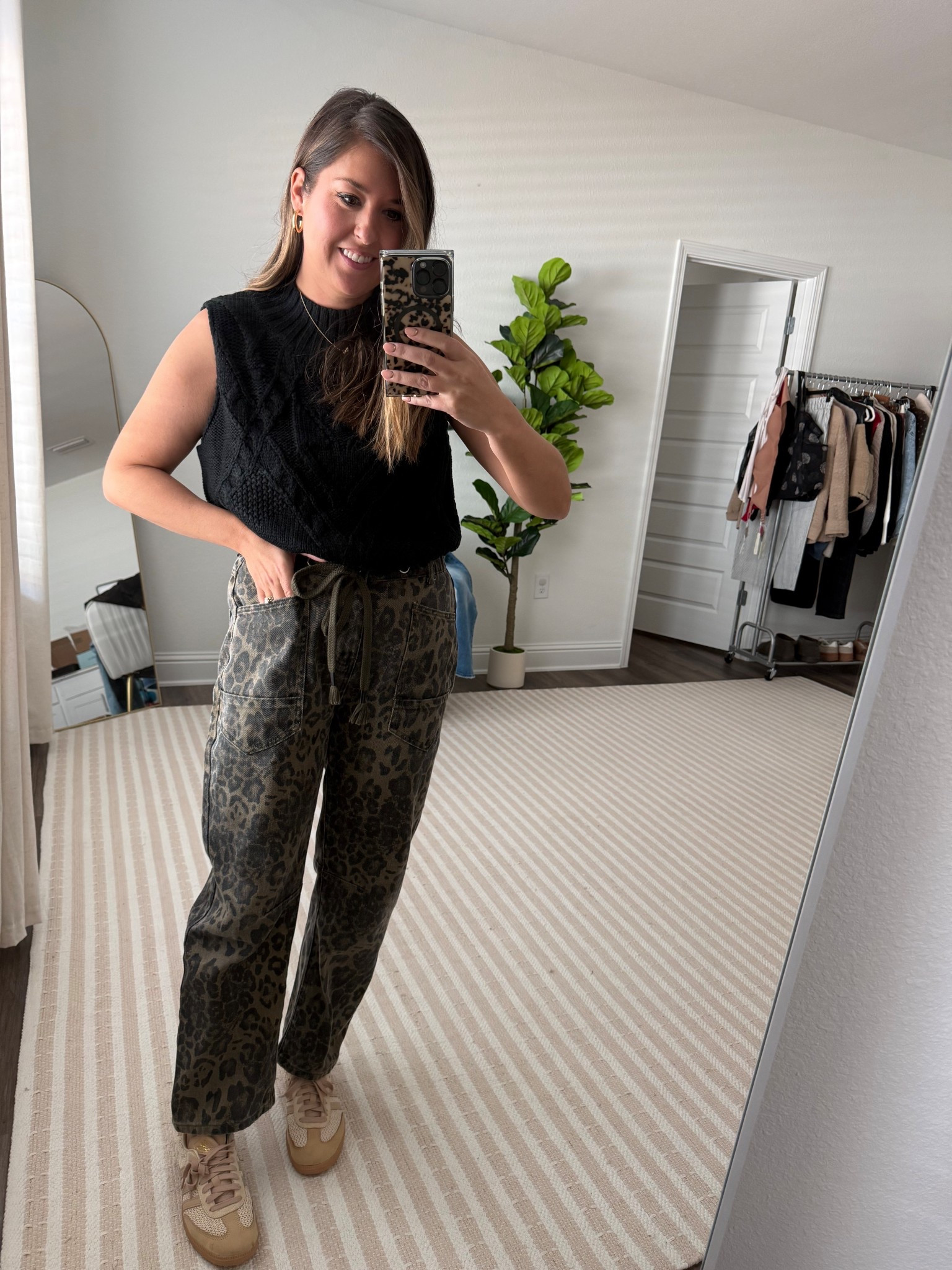 Mom outfit, casual outfit, leopard jeans 

Wearing medium in jeans large in top 

#LTKootd #LTKSeasonal