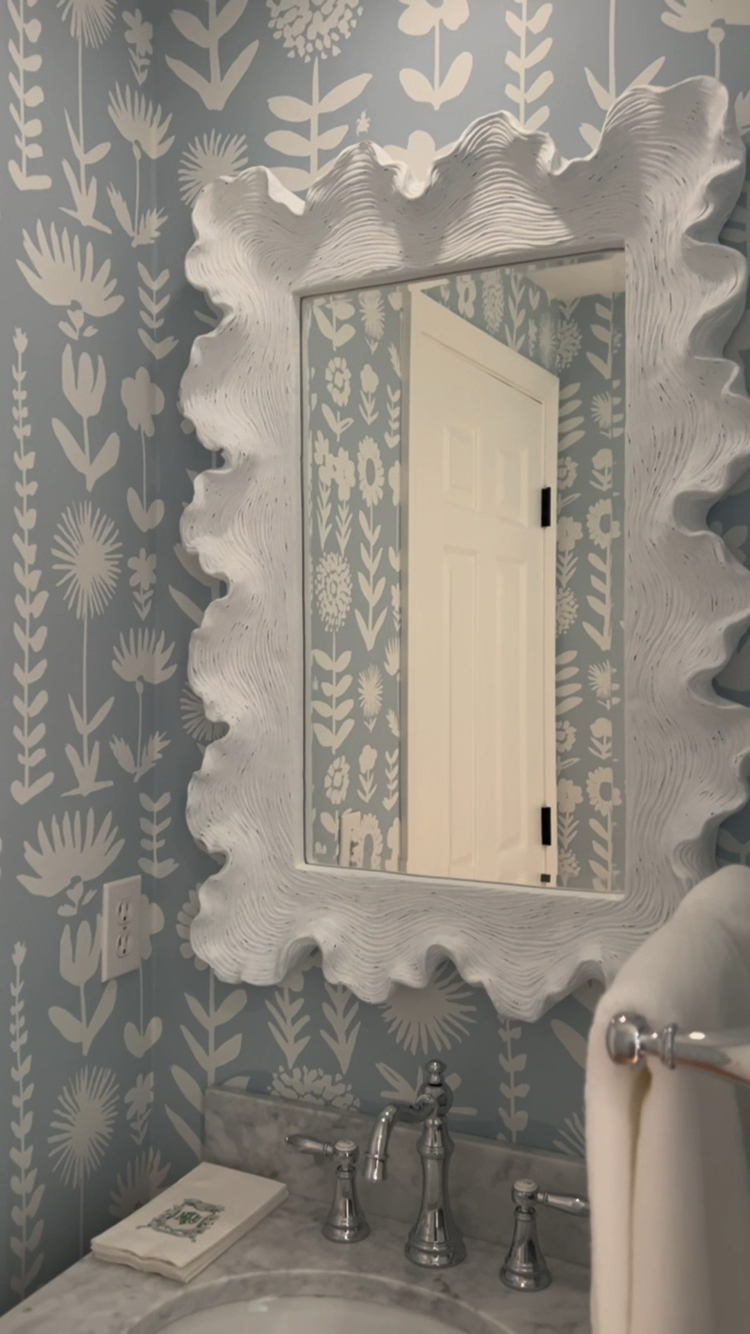 White coral mirror

Vanity mirror, entry mirror, wall mirror, Ballard Designs mirror, wavy mirror, scalloped mirror, coastal mirrorr

#LTKHome #LTKFamily #LTKVideo