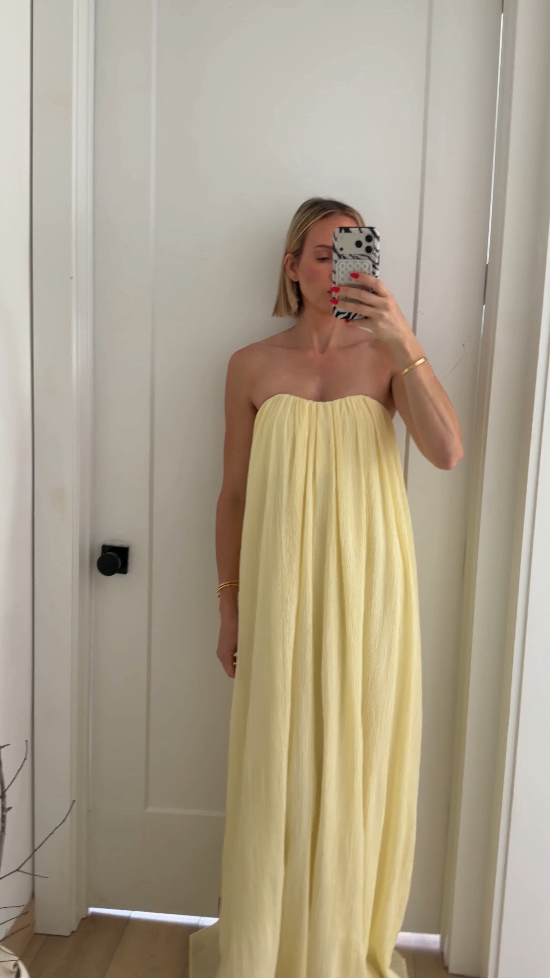 It’s sold out right now, but I signed up for the restock notice so I will let you guys know when it’s back in stock! In the meantime, I linked some strapless dresses I also love below. ￼

#LTKWedding #LTKTravel #LTKootd