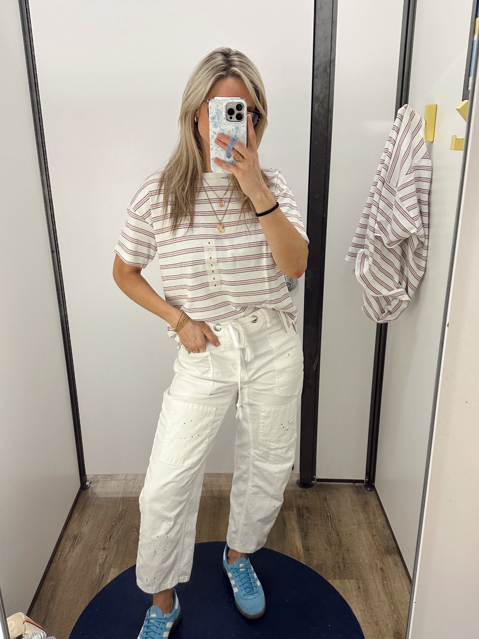 $12 relaxed fit vintage tee
Striped tee
Size small!