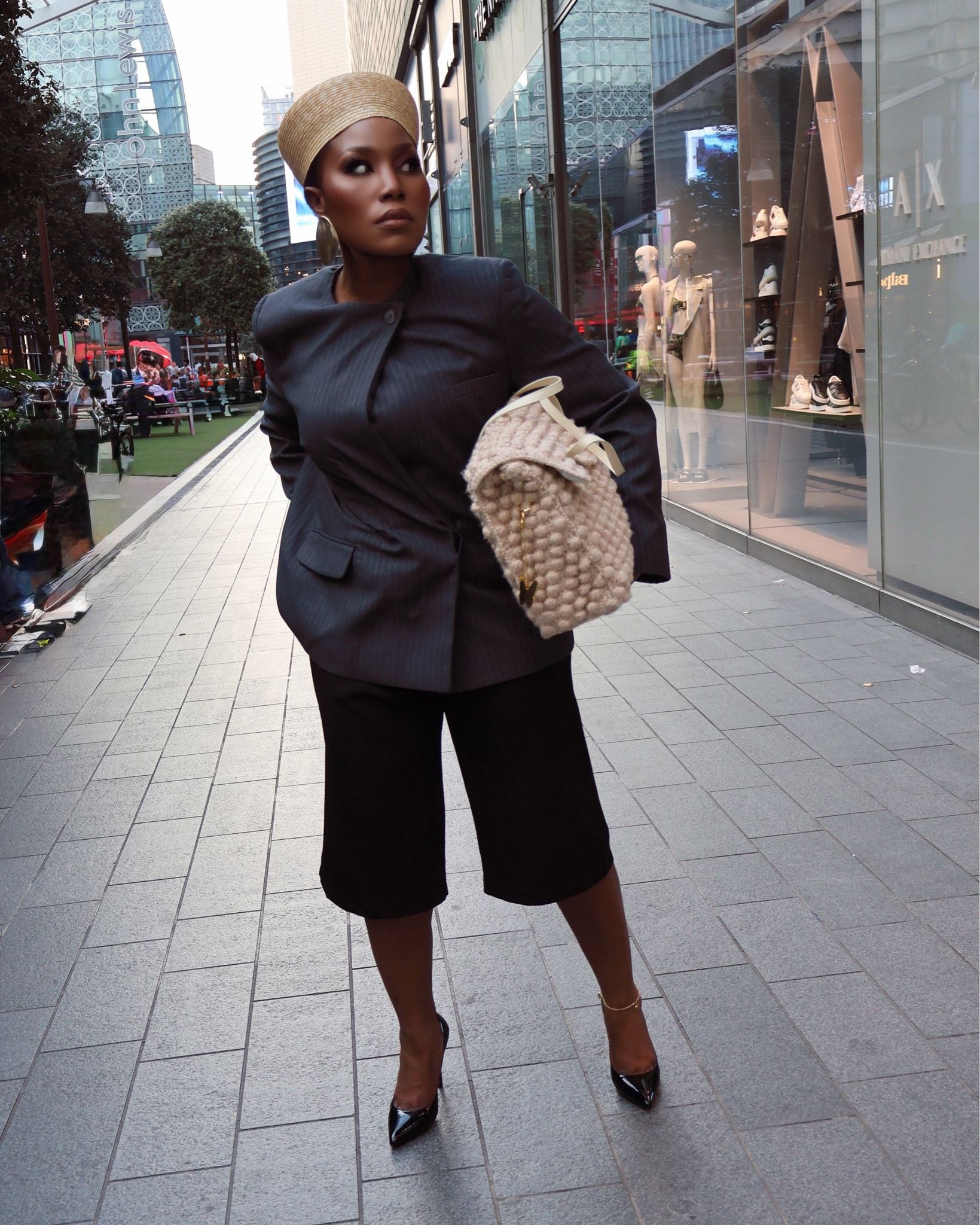 Here’s the drop. Tailoring done right.
Thank you to everyone who guessed 🩶
Always an @asos girl 🤭 Blazer= Asos
🔍 ASOS DESIGN tailored strong shoulder collarless blazer in grey pinstripe