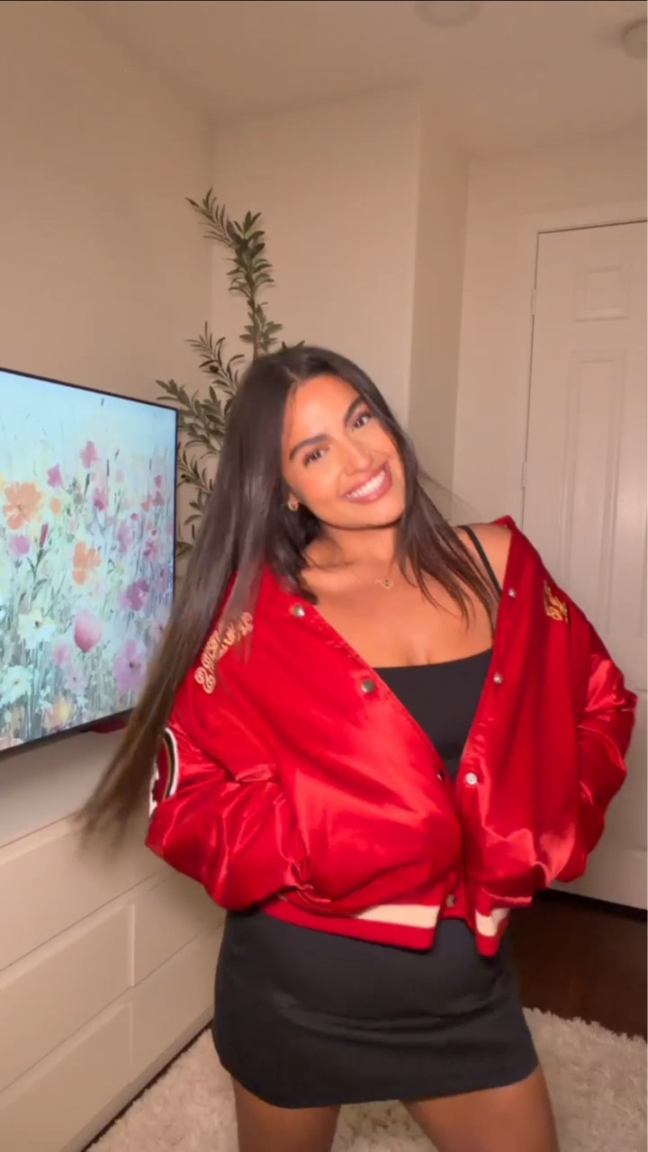 #AbercrombiePartner @abercrombie having 25%-50% off EVERYTHING… YES PLEASE🤩 don’t forget to use code CYBERAF @abercrombie #ad *Offer valid in stores and online from 11/24/2025-12/1/2025 in US/CA. Excludes clearance and gift cards. Online price reflects discount. *Use code CYBERAF to get an additional 15% off everything in stores and online at checkout from 11/24/2025-12/1/2025 in US/CA. Excludes clearance and gift cards. See details online.