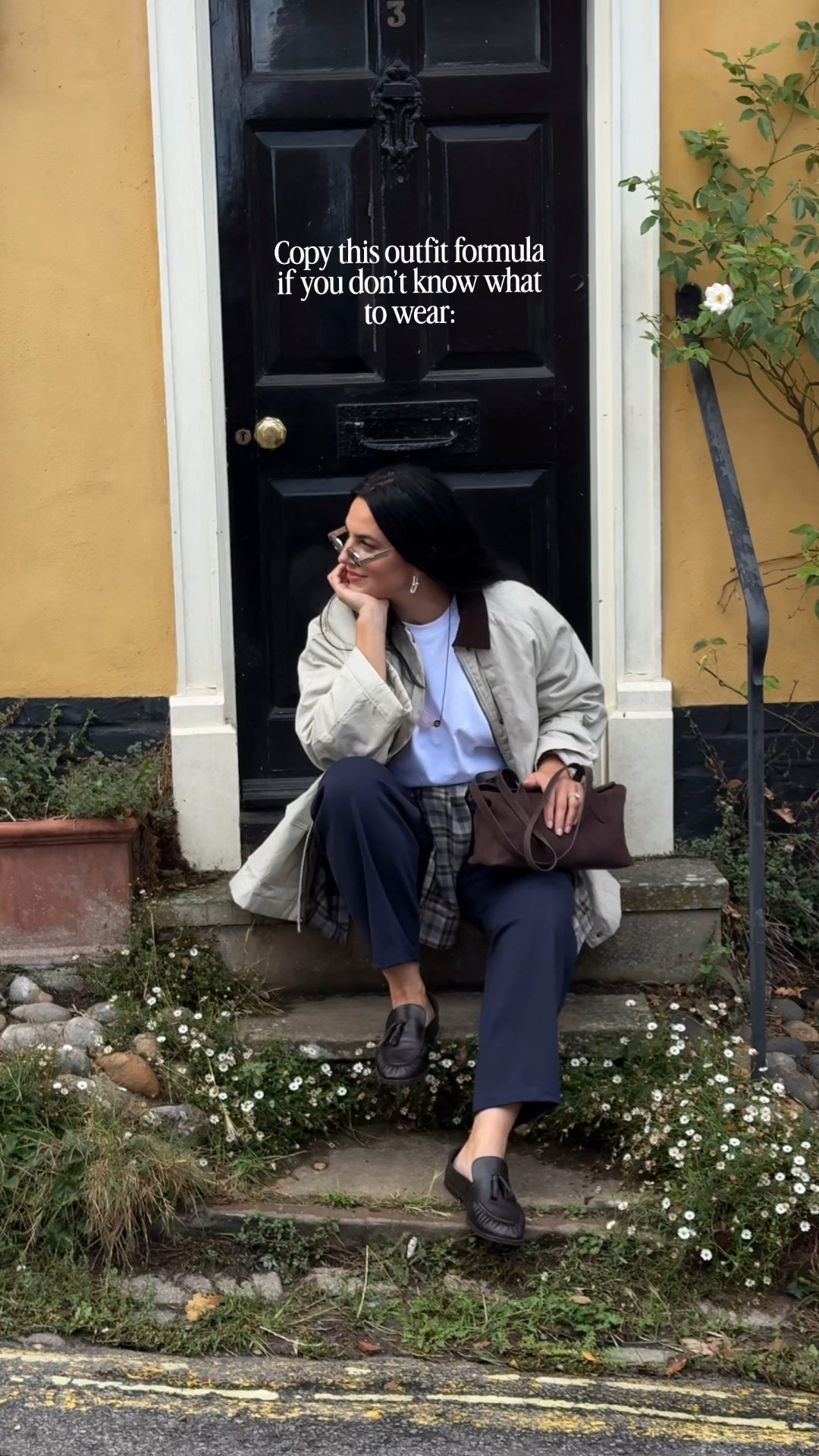 Outfit formulas to copy if you don’t know what to wear:
1. Navy trousers + white T-shirt + plaid shirt + loafers + barn jacket + suede bag


#LTKautumn #LTKwinter #LTKuk