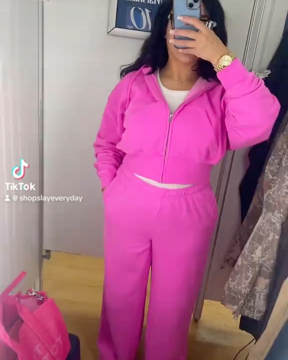 THIS IS FOR MY PINK GIRLIES 🩷🛍️
Gap has the most ultra luxe sweat suits you need! They are 50-60% off right now!!!
I’ll be styling my mocha set next week stay tuned!

Available for my short & talk girlies! 



#pinkfashion #pinkstyle #pinksweatsuit #shoppinglooks #cozyfits #midsizefashion 

#LTKPetite #LTKActive #LTKSaleAlert