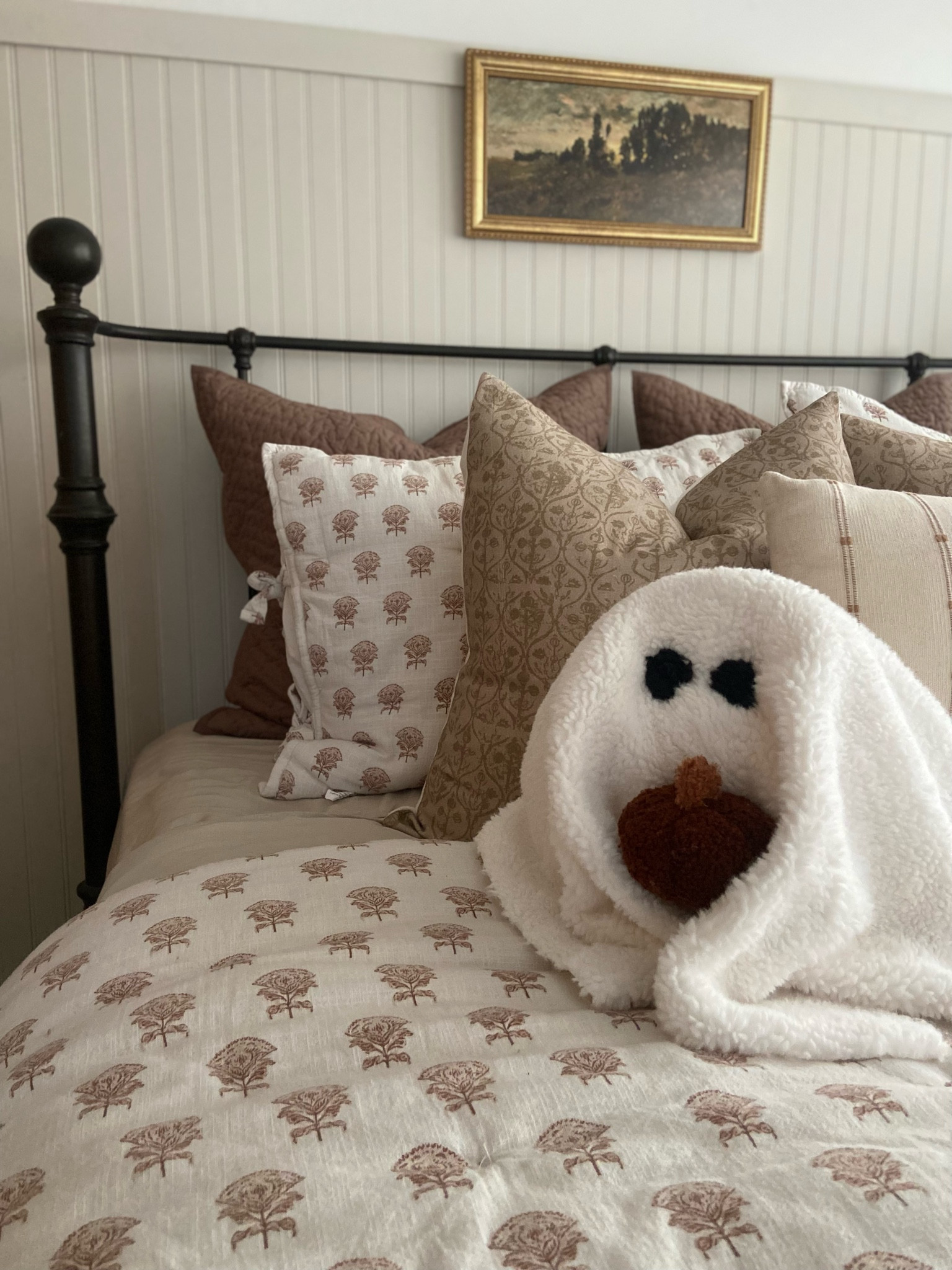 Gus The Ghost 

#LTKHome #LTKFindsUnder50 #LTKSeasonal