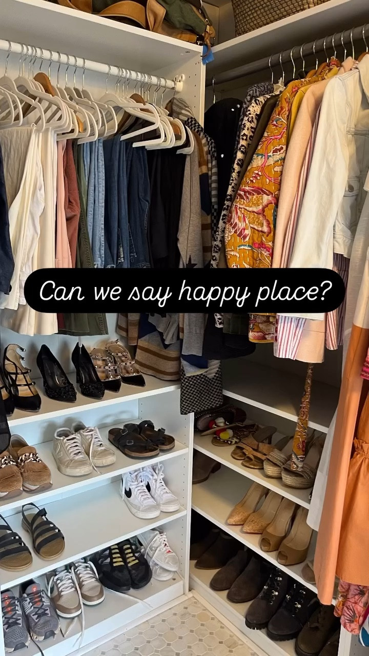 According to 2024 trends - Closets are the new center of the home?! It’s technically still the kitchen but this closet is a real centerpiece and gets our vote to make your closet a masterpiece. 
.
.
.
#savannahorganizer 
#homeorganizer #houseofvon #professionalorganizer #savannah #declutter #professionalorganizing  #organization #organizedlife #closetgoals #ordernotperfection 
#lessismore 
#organizedmove
#loveyourhome #closetgoals