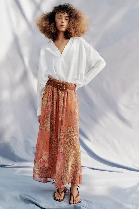 Midi skirt with a paisley print. Elasticated waist with a belt. Lined. | Zara UK