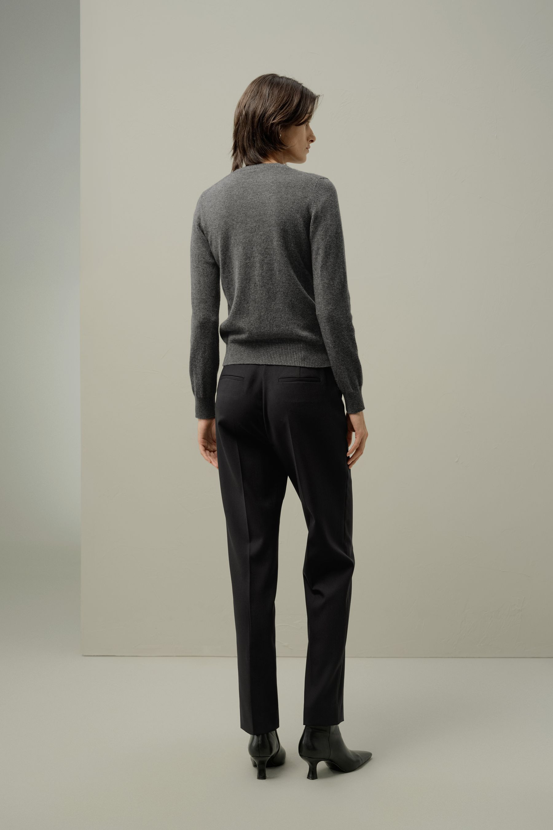 Cashmere Fitted Crew Neck Cardigan | LilySilk