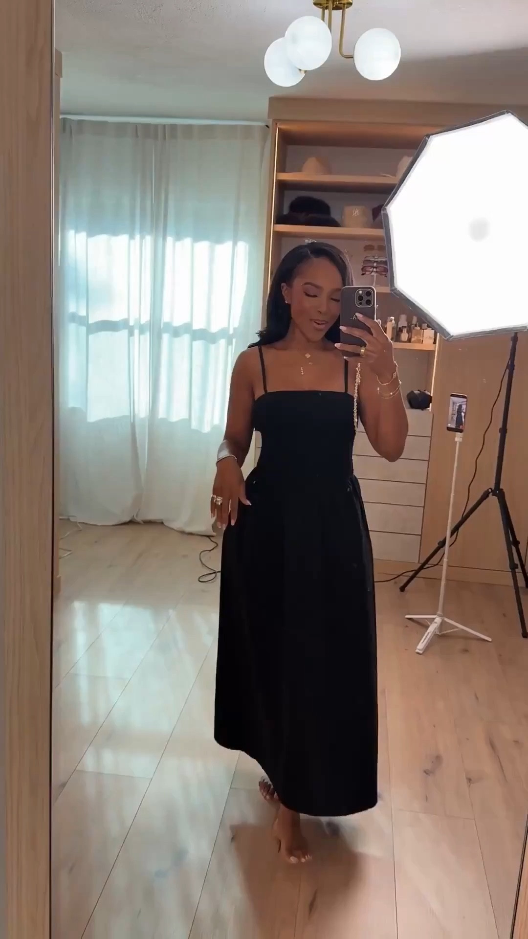 Scroll to shop this effortless black dress moment 🖤

This flowy midi is one of those throw-on-and-go pieces that still looks put together—perfect for everyday errands, casual dinners, or packing for vacation.

📏 Measurements: 5’4”, 140 lbs, 34D bust, 27” waist, 40” hips

Follow me on Instagram and YouTube @k

