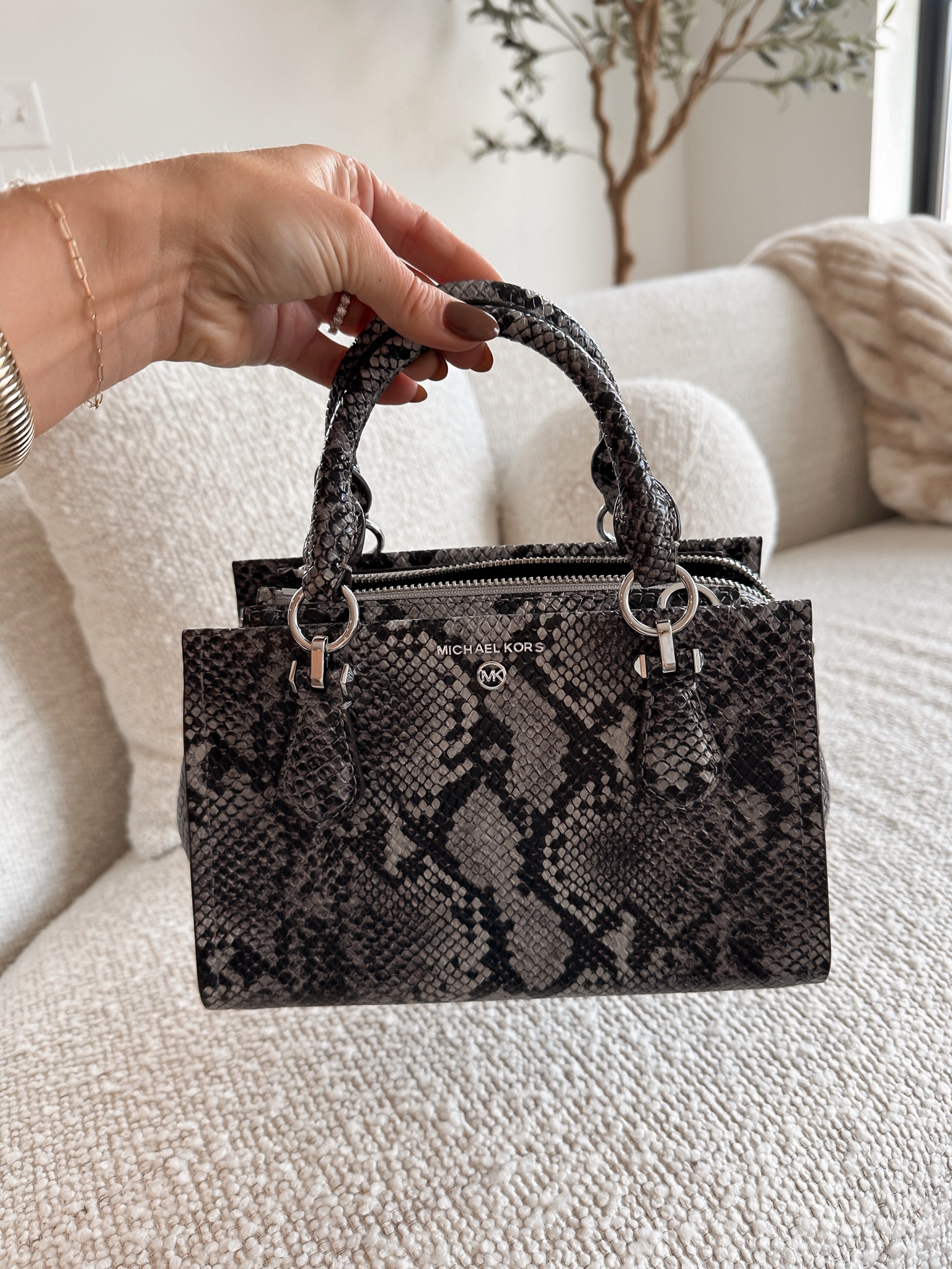 Michael Kors Friends and Family Sale! This sale will be offering 25% off fall styles from 9/18-9/27! Wearing an XS in the coat and the boots runs true to size.
@michaelkors #michaelkors mkpartner

#LTKItBag #LTKSaleAlert #LTKStyleTip