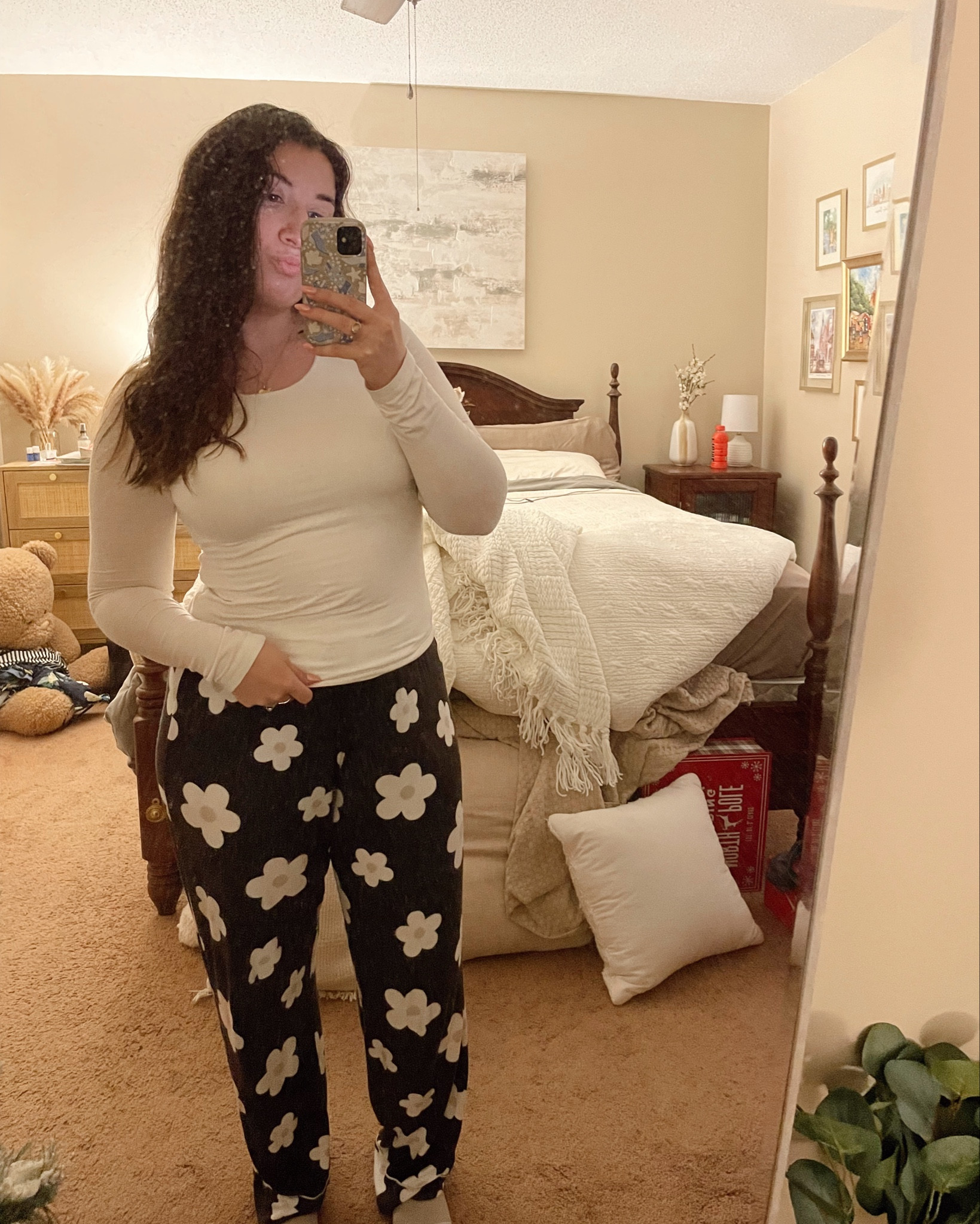 best pajamas 🖤🤍 #ltkloungewear 

#LTKHome #LTKFindsUnder100