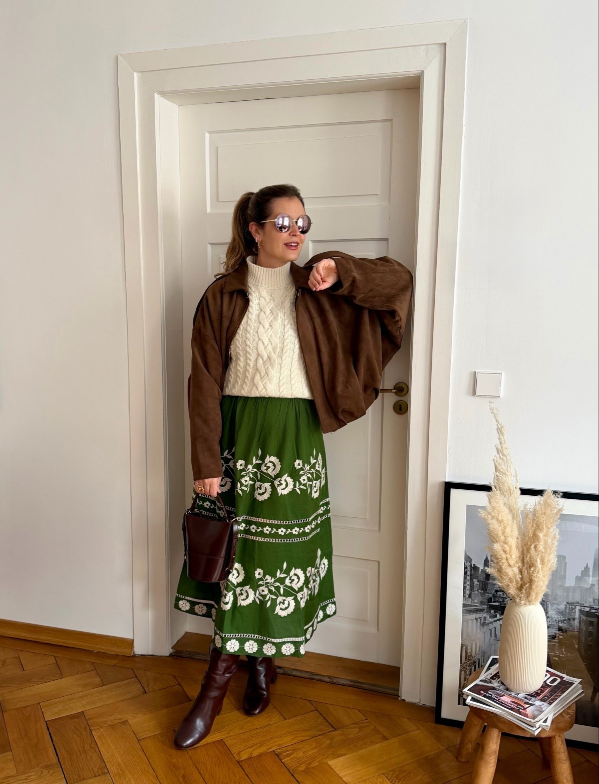 Wie style ich einen Sommerrock im Frühling? Mit Lederjacke, Pullover und Boots! 

#LTKeurope #LTKspring #LTKmidsize