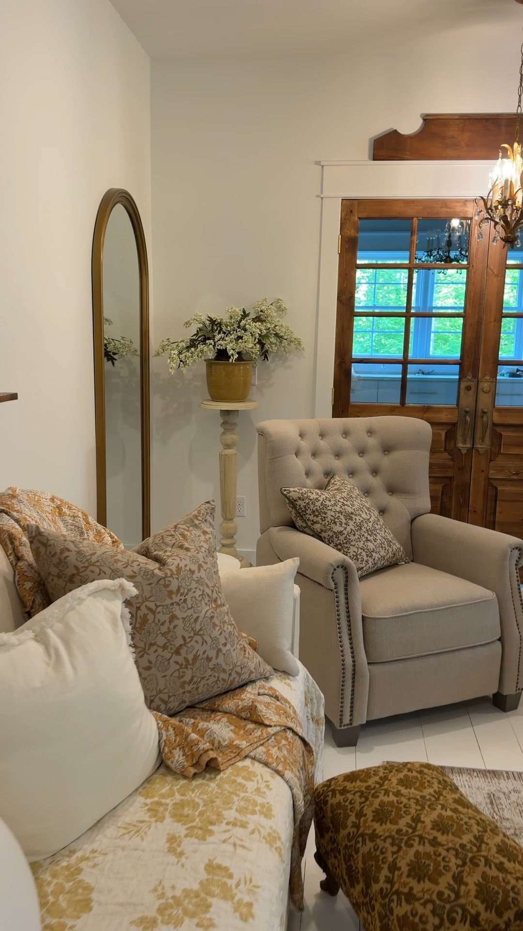 #Ad I love our antique-looking mirror that I found @wayfair for our bedroom a few months ago. Their Hot Summer Sale is going on right now where you can save up to 70% on lots of items.  They have fast & easy delivery on orders over $35.  #Wayfair #WayfairPartner