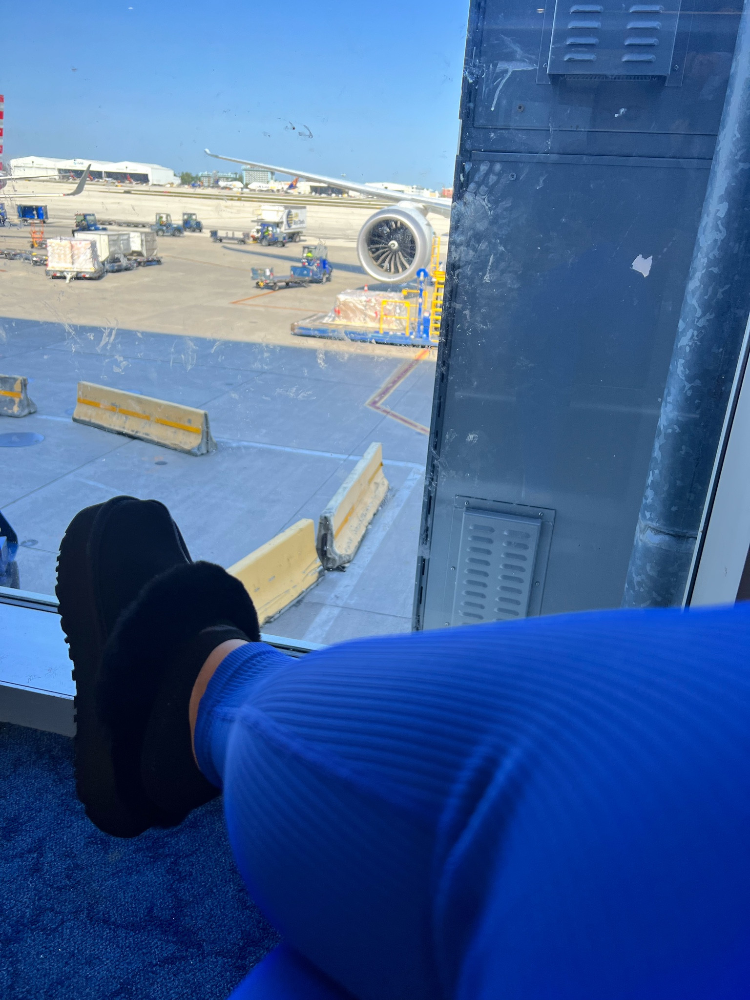 Best leggings to travel in! And you can’t go wrong with Uggs! #amazonfind

#LTKstyletip #LTKtravel #LTKSeasonal