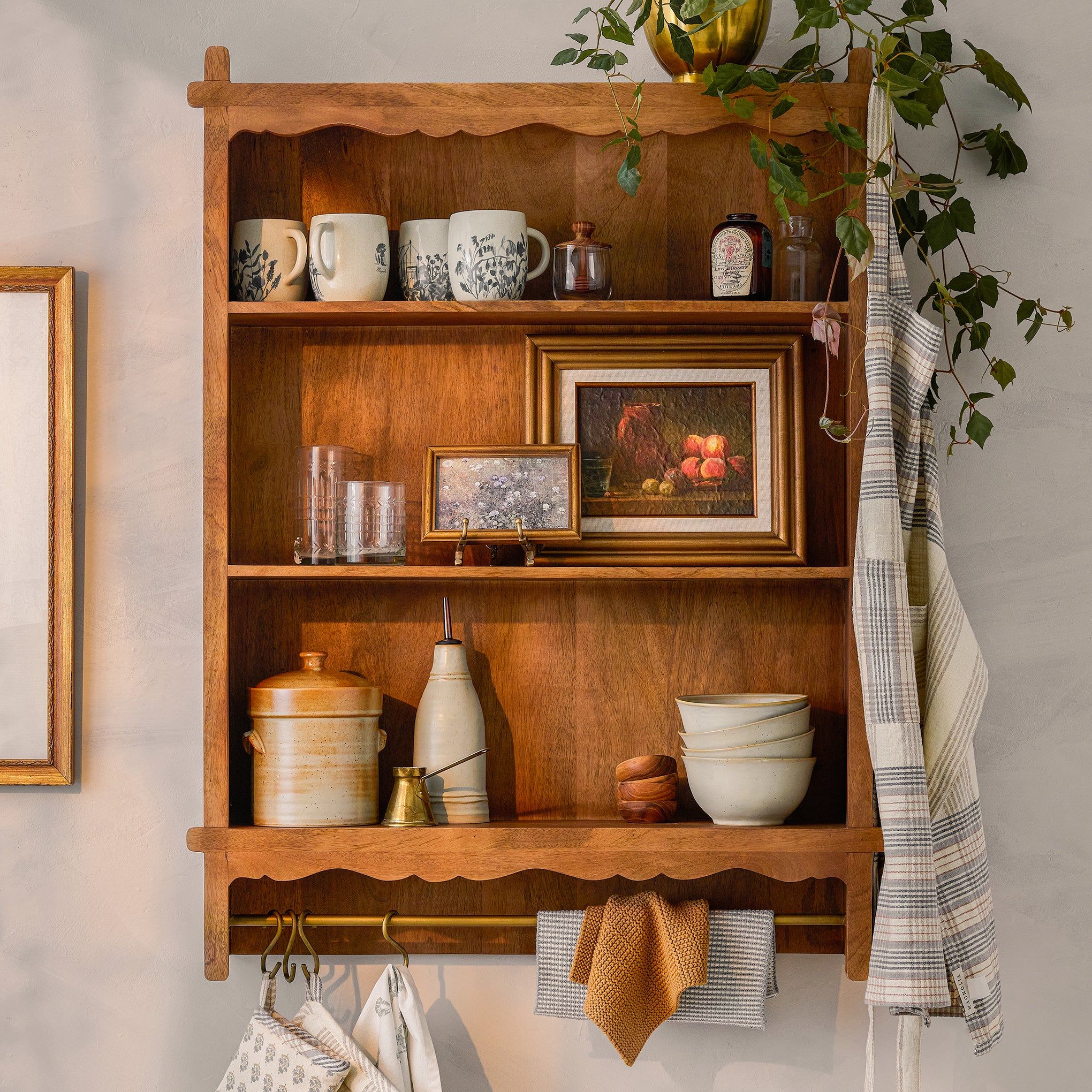 Daphne Wooden Wall Shelf | Magnolia