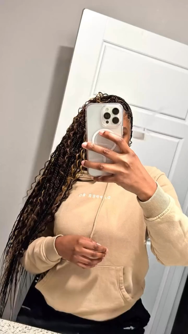 Isn’t she lovely 💁🏽‍♀️✨


Braid Hair/Color: @outre_hair using Xpression (4) 72’
Boho Hair/Color: @outre_hair using Purple Pack Brazilian Deep Wave(4/27/30) 18’ 

#knotlessbraids #protectivestyles #bohoknotlessbraids #waistlength #chinneseechronicles

#LTKBeauty