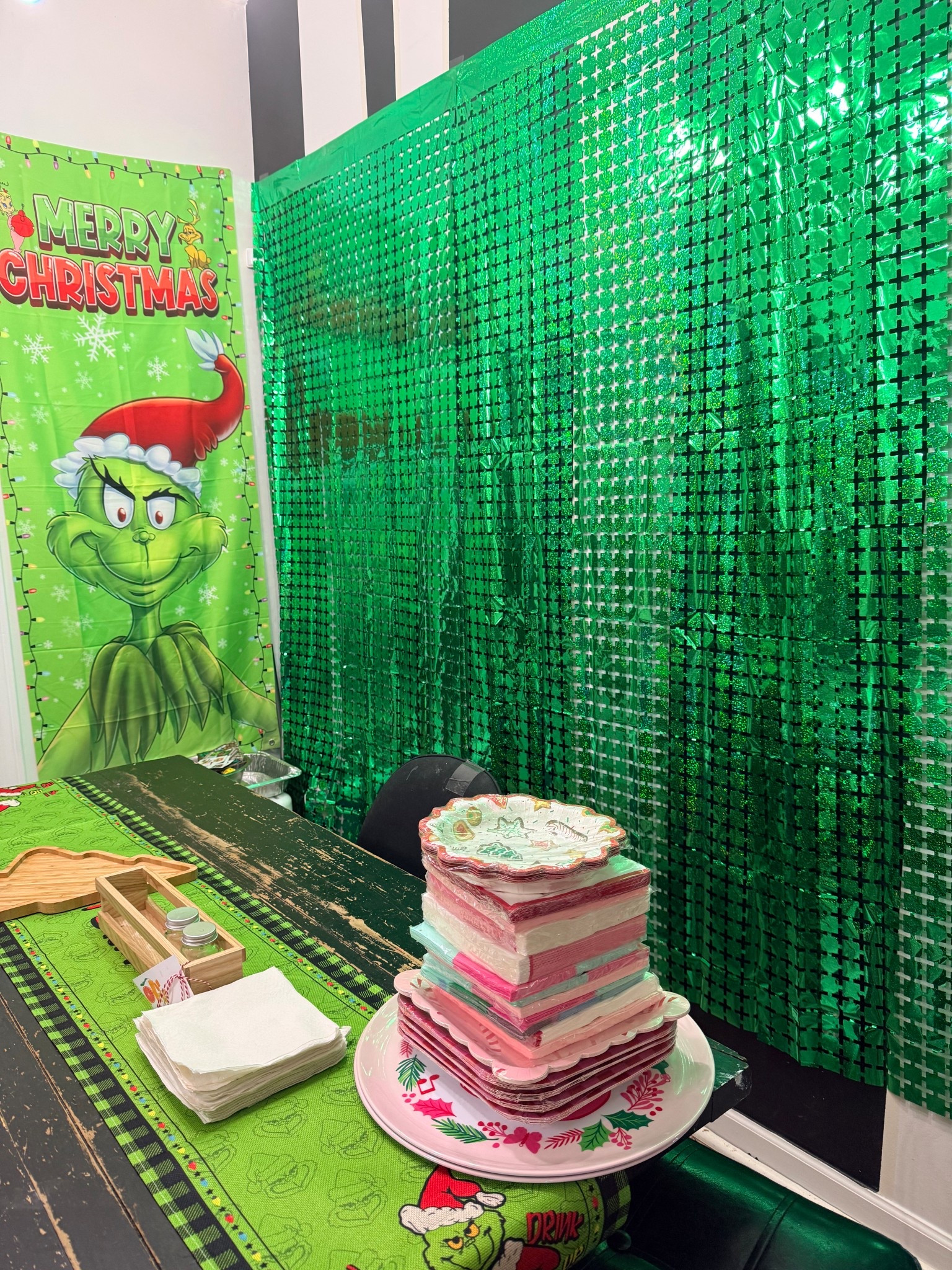 Everything I used for my Grinch kitchen and dining room decor — fun, festive, and giving FULL Grinchmas vibes 💚🎄
From table pieces to mugs, signs, runners, and all the little details that made the space pop, I linked EVERYTHING on LTK so you can recreate the look in your own home!

#grinchmas #grinchdecor #christmaskitchen #holidayhome #LTKholiday #LTKhome #LTKfinds #LTKsale #shoppingfavorites #onlineshopping #festivehome #ShoppingWithPriiincesss #Atlantamom #Atlantabloggers #Atlantablogger #AtlantaCreator #Atlantacontentcreators #Atlantacontentcreator

#LTKHoliday #LTKSaleAlert #LTKHome