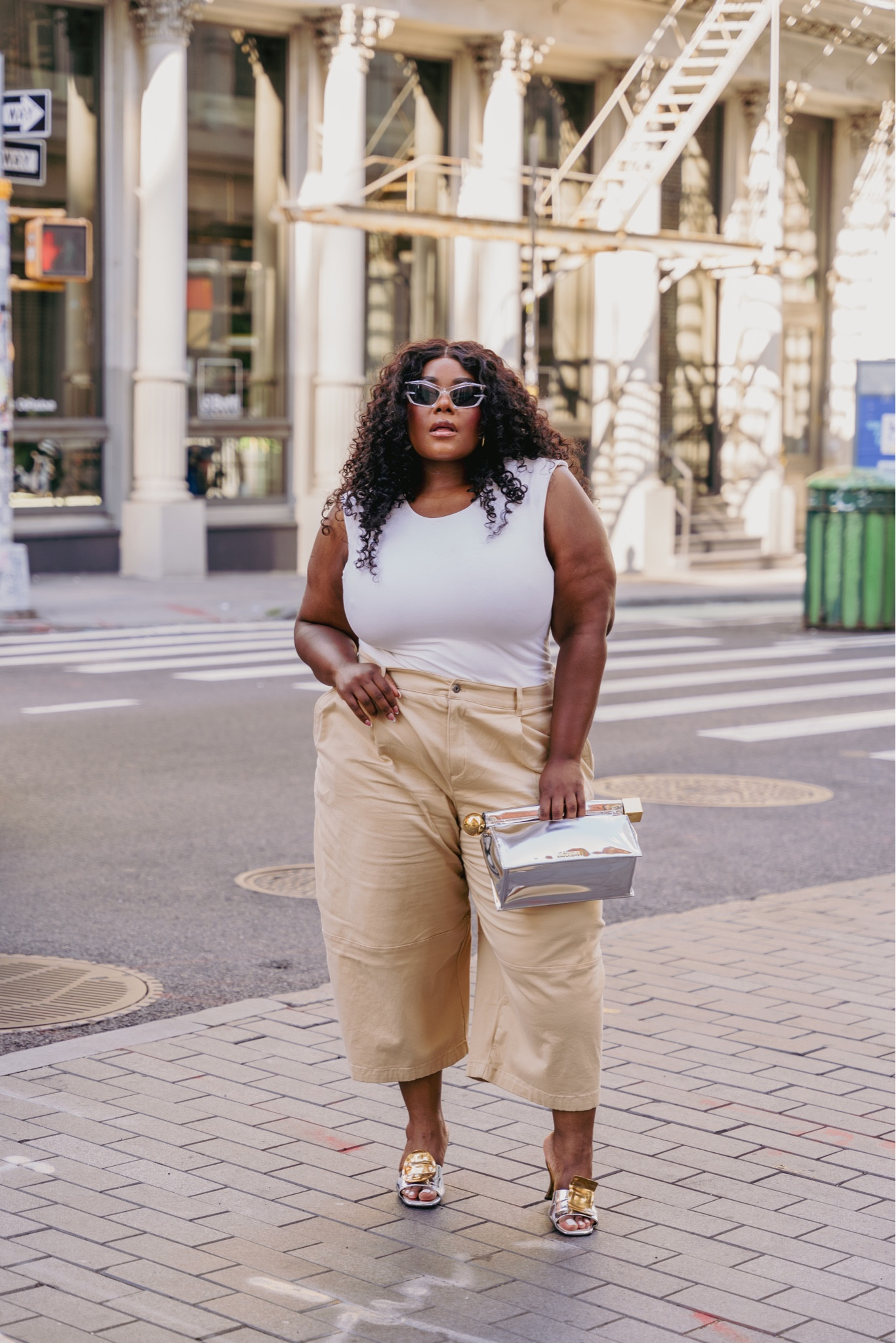 Aliens Superstar in a heatwave in NYC 

#plussizefashion #plussizeoutfit #toryburch 

#LTKplussize #LTKitbag #LTKshoecrush