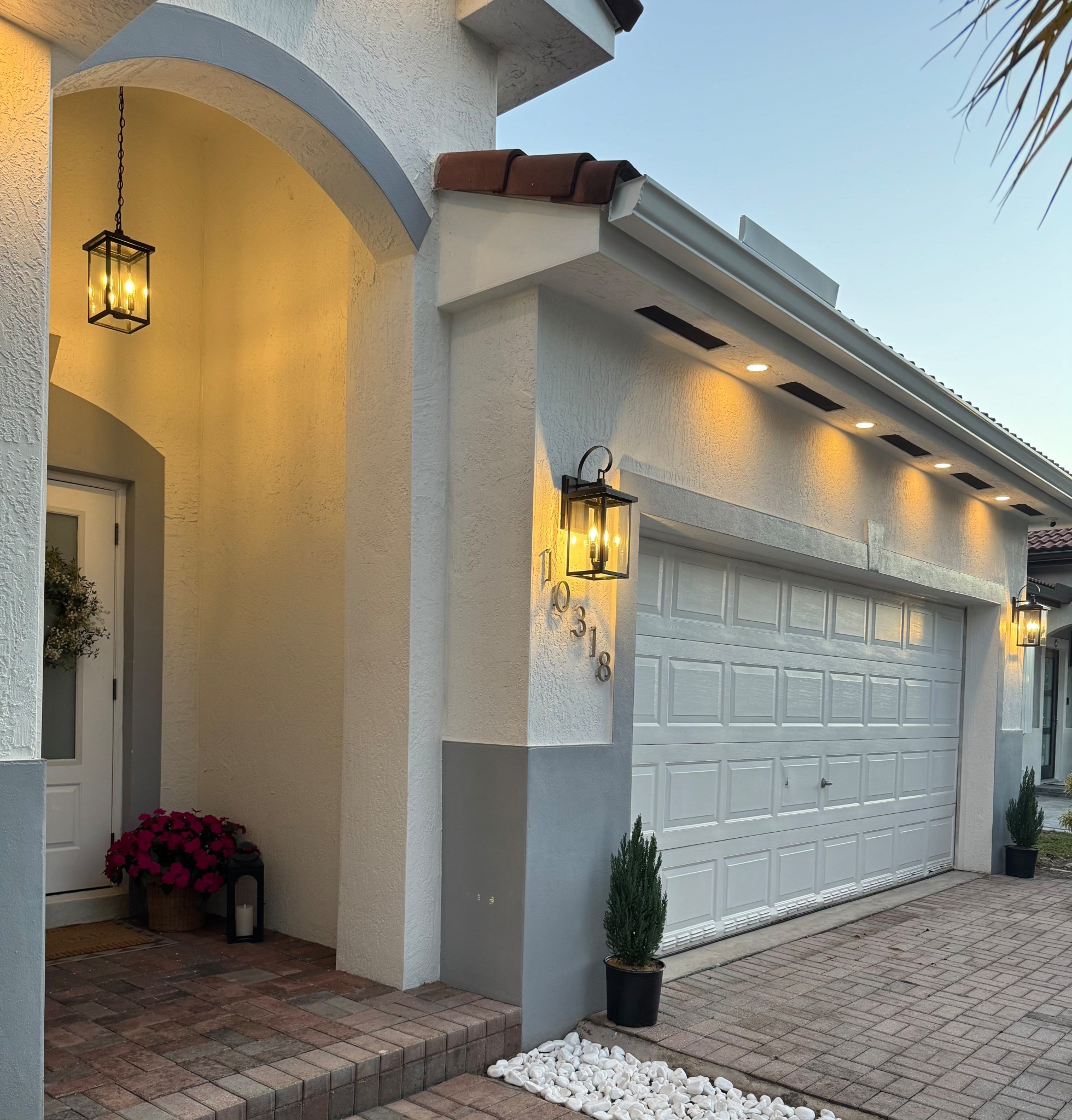 Outdoor wall sconces to elevate your exterior🤎


#LTKHome #LTKActive #LTKU