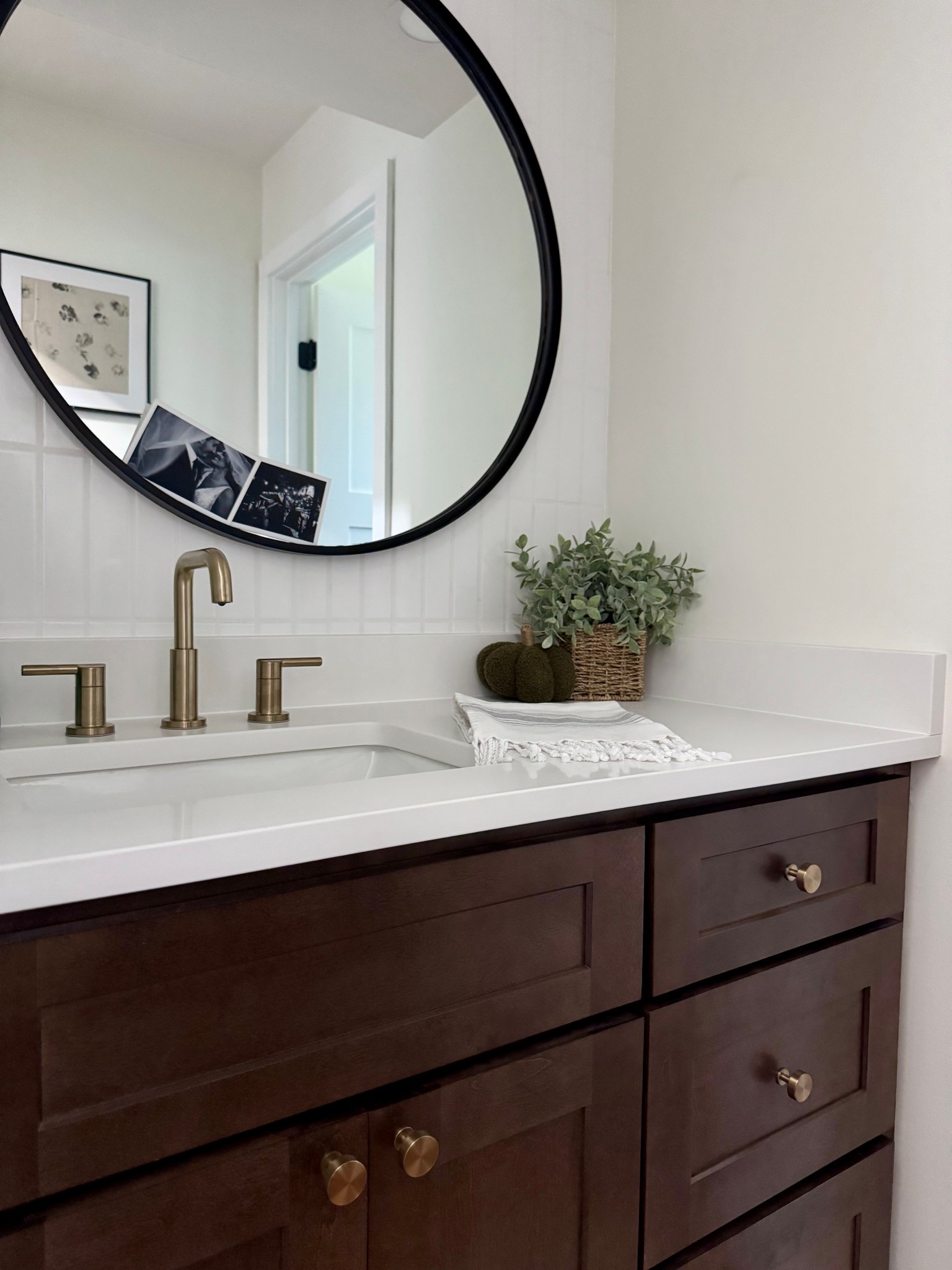 Delta Champagne Bronze 🤝🏼 Amerock Champagne Bronze
The PERFECT match 🤌🏼⭐️

#LTKSeasonal #LTKSaleAlert #LTKHome