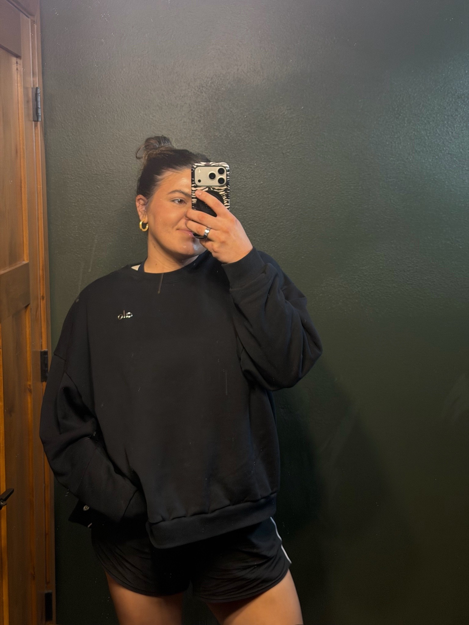Rainy soccer ootd

Black Alo crew sweatshirt size xl (size up)
Shorts are lululemon 

Sports mom, midsize, size 12, size 14, mom style, curvy outfit