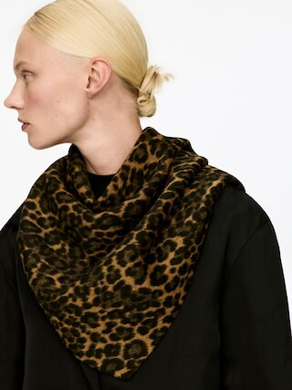 Triangle Wool Scarf | Arket UK