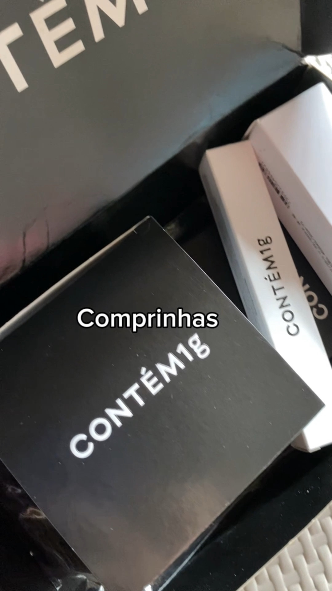 Comprinhas da Contém1g demaquilante, máscara de cílios rosa, primer glow filter e paleta de sombras electric purple (com sombras Multichrome)

#LTKbrasil #LTKbeleza