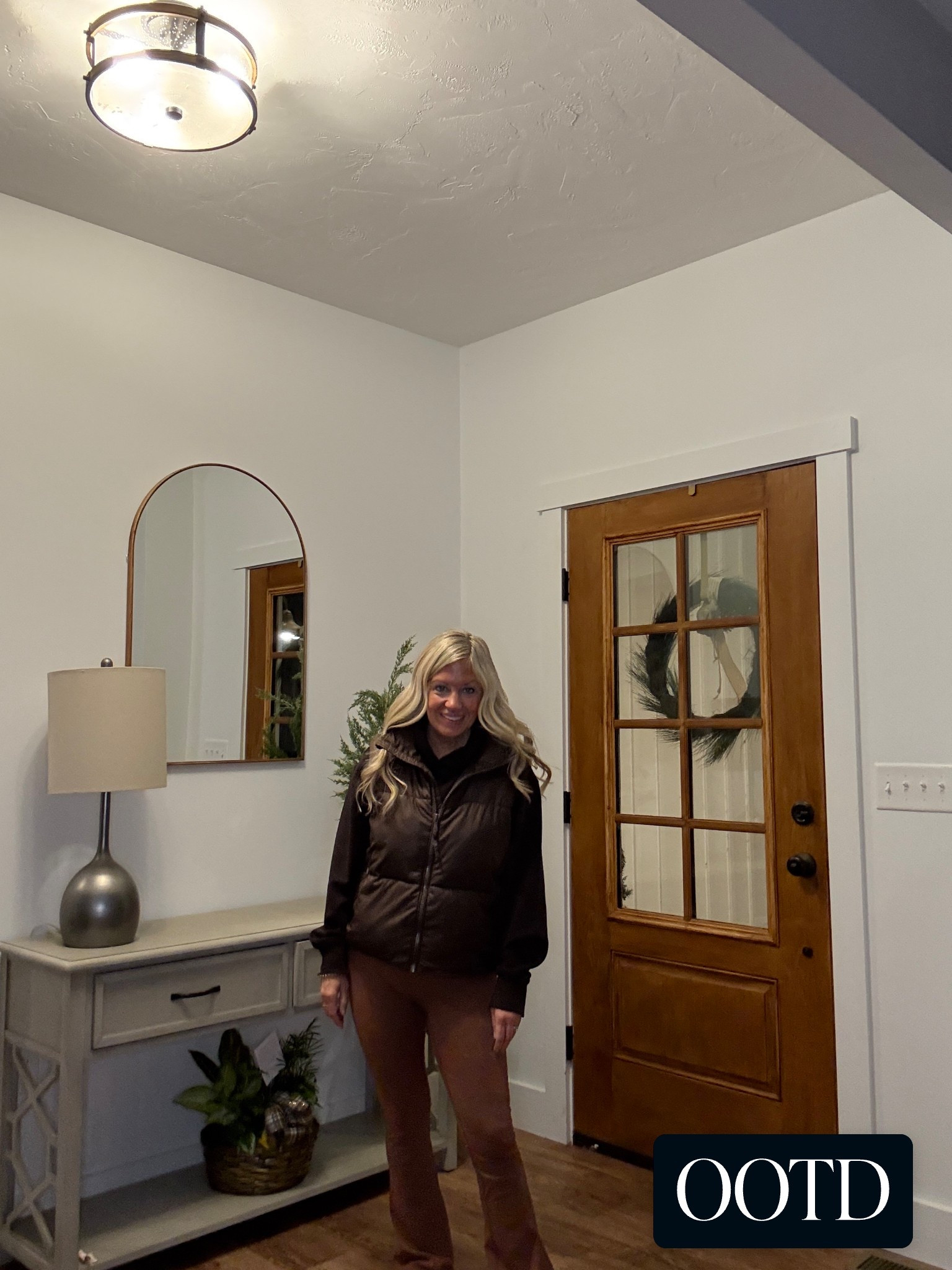 Off to the gym 🏋️‍♀️
Chest, triceps & back—let’s work 
Chest • Triceps • Back Workout

Warm-Up (5–7 min)
	•	Treadmill walk or bike
	•	Arm circles + band pull-aparts

⸻

Chest
	1.	Bench Press (DB or Barbell) – 3 x 10–12
	2.	Chest Flys (DB or Machine) – 3 x 12
	3.	Push-Ups – 3 x 8–12 (modify if needed)

⸻

Back
	4.	Lat Pulldowns – 3 x 10–12
	5.	Seated Cable Rows – 3 x 12
	6.	Single-Arm Dumbbell Rows – 3 x 10 each side

⸻

Triceps
	7.	Tricep Dips – 3 x 8–10
	8.	Overhead Tricep Extension (DB or Cable) – 3 x 12
	9.	Tricep Pushdowns – 3 x 12–15

⸻

Finisher (Optional 🔥)
	•	Battle Ropes or Row Machine – 2–3 min


#LTKmorningroutine #LTKfitnessgoals #LTKootd