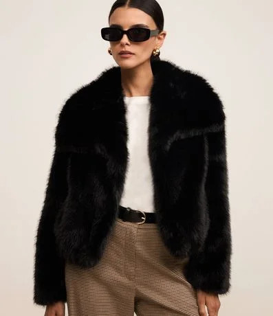 CASACO COM LAPELA NA GOLA E PELINHOS | Renner (BR)