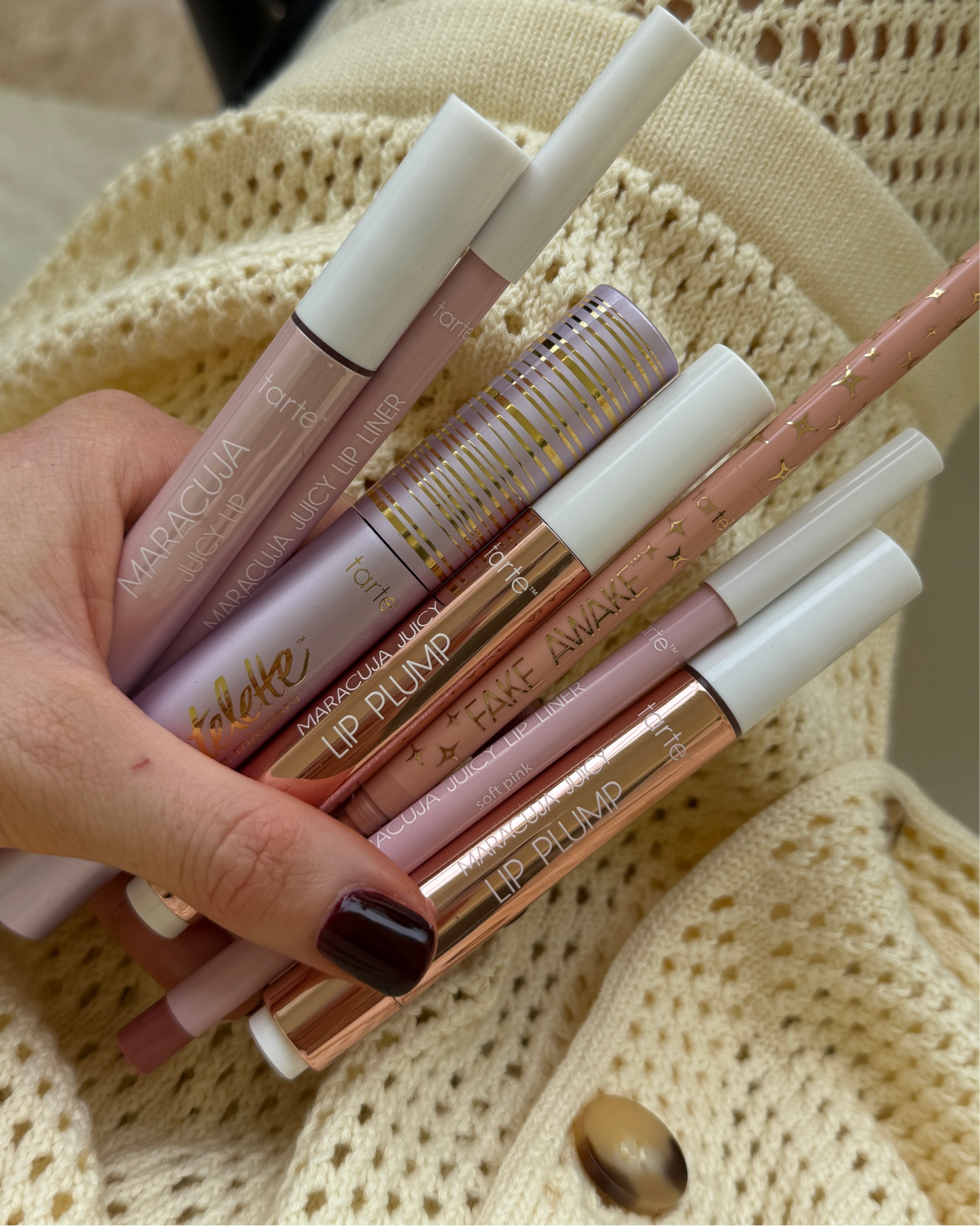 go to “my lips, but better” are over 50% off 🫶🏼  fave shades: 
Lip liner: dusty rose
Lip Gloss: warm rosy beige
Lip plump: rosy beige
Mascara: brown
Shape tape: 27H
@tartecosmetics #tartepartner

#LTKSaleAlert #LTKBeauty