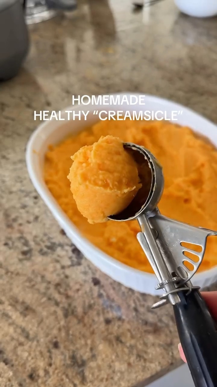This ice cream gets ready within minutes! Best afternoon snack for the kids this summer, and a fun and safe recipe for you to do with your kids! 

My major tip to save is to go to Costco and freeze an entire bag of the mandarins, and if you have a @ninjakitchen put in the containers and leave it in it until you’re ready to use. 

I highly recommend you to use the food processor (I love mine from @cuisinart) instead of the blender bc the blender breaks the fiber into smaller pieces, and that makes your body digest the fibers faster, so the satiation feeling won’t last long. 

RECIPE:

1 bag of mandarin from Costco 
1 cup of water 
2-3 tablespoons of heavy cream (completely optional!) 

Follow me for more easy recipes 💕 to make your life as a mom a lot easier! 

#momlife #easyrecipes #summerrecipes #toddlersnacks #motherhood