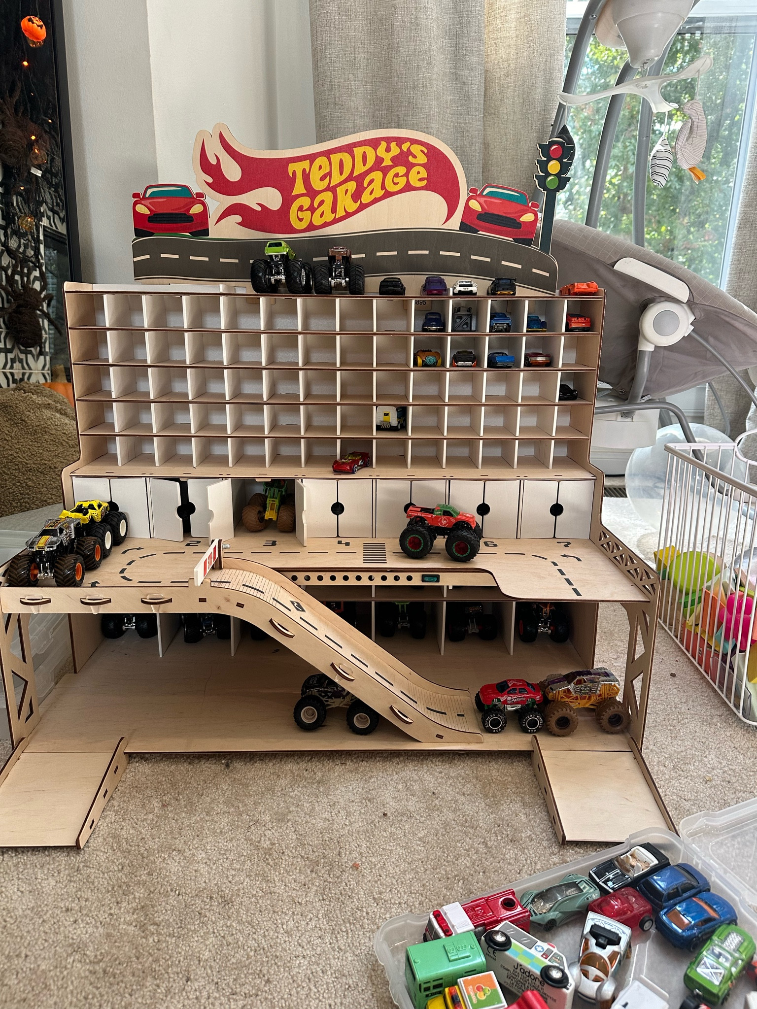 🏎️🛞🔥 if your toddler loves monster trucks and/or cars— this garage is so precious! 😎