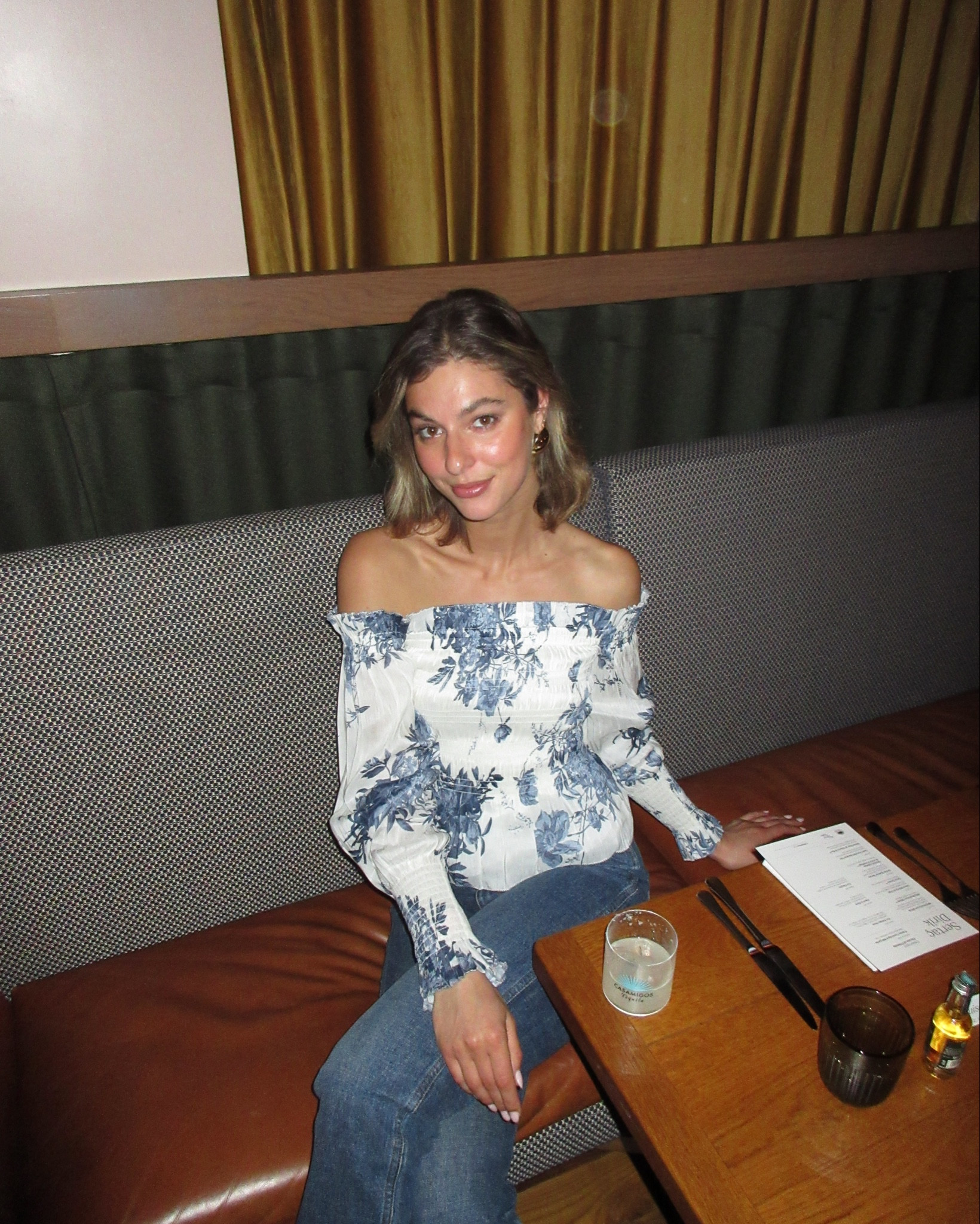 Dinner outfit - floral off shoulder top 
Top is perfect to dress up with a skirt or down with jeans

#dinneroutfit #summertop
