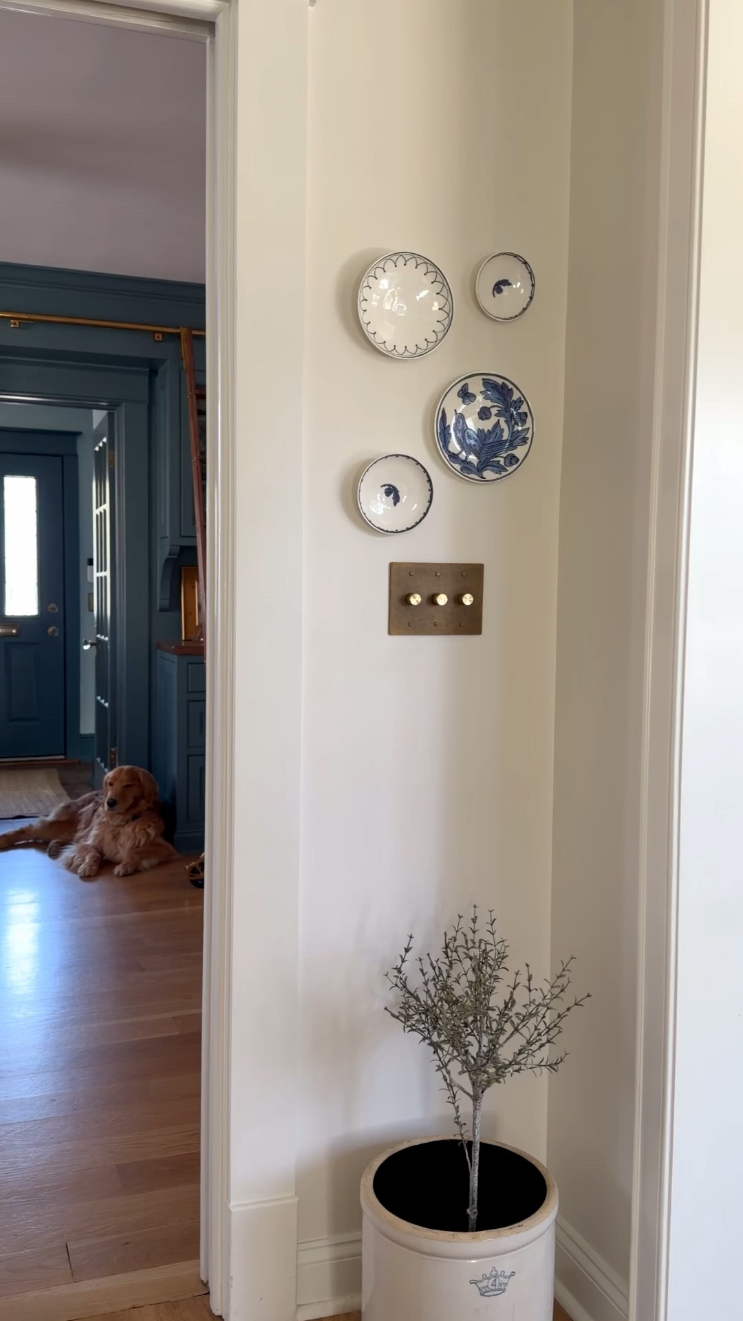 The difference between a nice home and a memorable one? It’s not more effort—it’s what you choose to bring into it.

Most people are trying and this isn’t to knock that. They’re buying, styling, filling their spaces…but it all comes from the same places, in the same way.

Memorable homes are layered differently.
Collected pieces. Things with a past. Objects you actually use, styled with intention.

If you want that shift— skip the default and source something unexpected!  
Visit a local antique shop or Goodwill instead of your regular retail run.  
Let everyday pieces live out in the open. 
Find pieces with unique character that COULD be collected. 

Mix old with new. It doesn’t have to be all or nothing. This view here is definitely 50/50!

With that, I’ve linked anything that is shoppable 😉 comment SHOP for links! 
