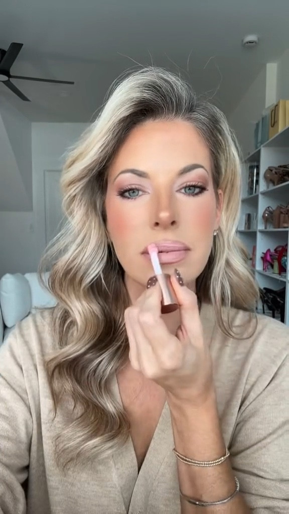 Get ready with me + a little beginning-of-week encouragement ✨
Some days aren’t about going all out—they’re about simply showing up, taking a few intentional minutes for yourself, and remembering that progress often starts small. A steady routine, a few go-to products, and that quiet confidence of “I can handle this” can completely change your mindset.

Getting ready is my reset button. It helps me feel put together, grounded, and ready to wrap up the week on a high note. If you’ve been waiting for permission to prioritize yourself today, take this as your sign.

Everything I used is linked on LTK—because feeling your best doesn’t need to be complicated 🤍

#LTKBeauty #LTKgrwm #LTKOver40