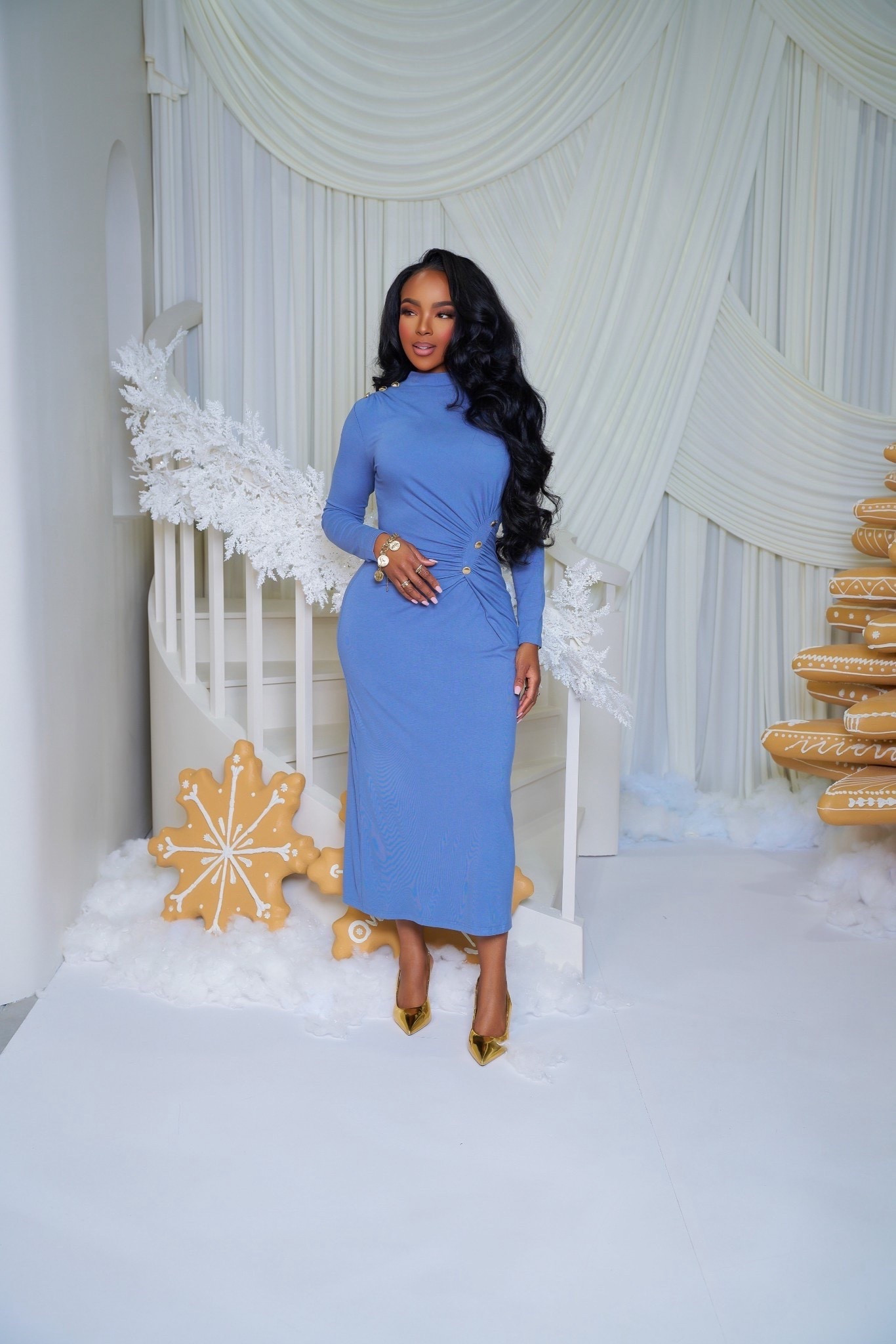 ✨ A winter-blue moment  
This fitted mock-neck midi hugs in all the right places with the prettiest button detailing at the waist — elegant, polished, and perfect for holiday events or winter dinners. The gold heels add just the right touch of glam.

Shop instantly on the app.

Kira’s measurements: 5'4”, 138 lbs, 34D, 27" waist, 40" hips

Winter event outfit inspiration, blue

#LTKHoliday #LTKootd #LTKPetite