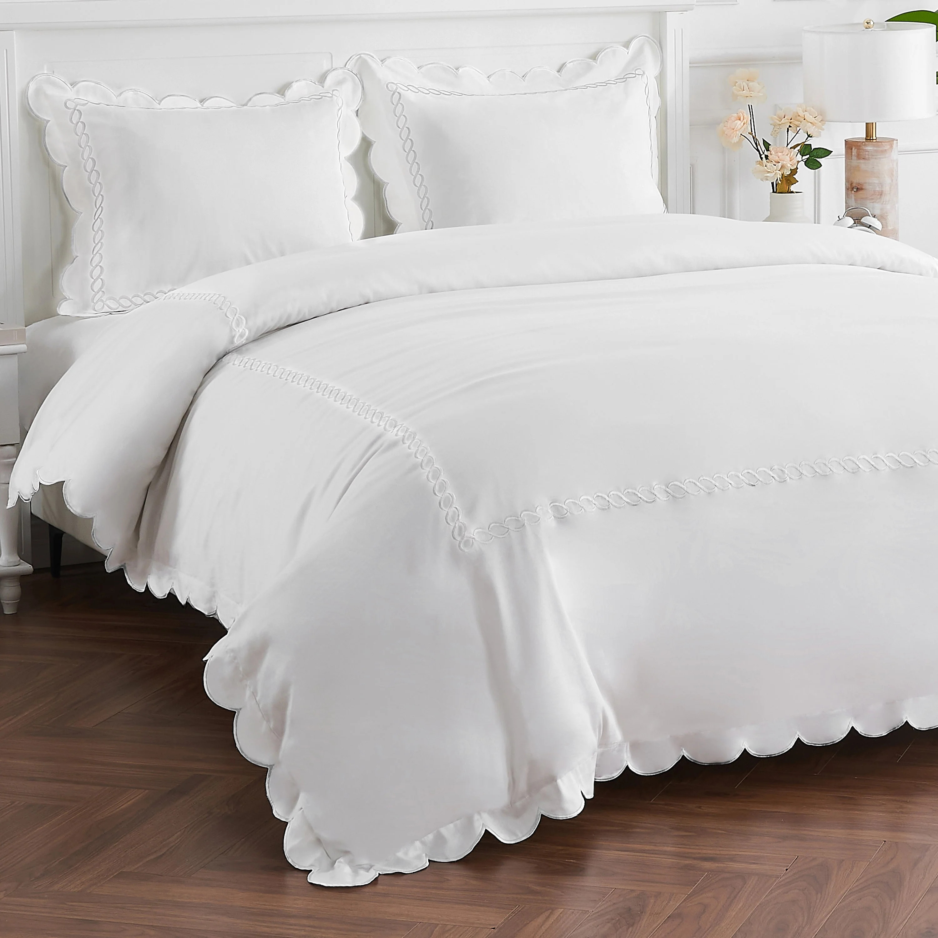 600 Thread Count Scallop Rope Embroidered Cotton Duvet Set | Gorgeous Living