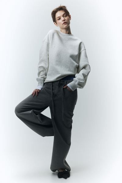 Oversized sweatshirt | H&M (UK, MY, IN, SG, PH, TW, HK)