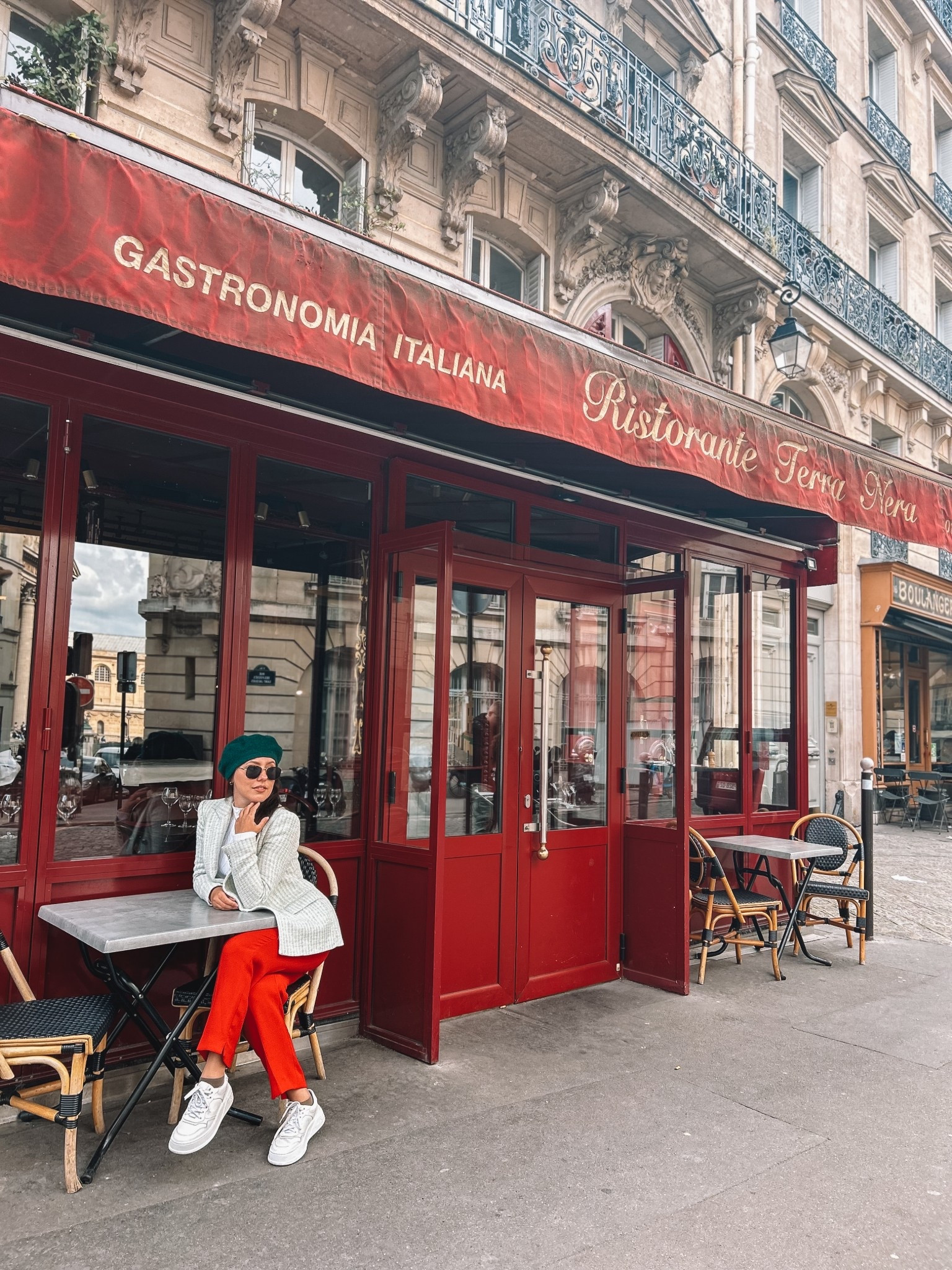 No restaurante do Gabriel 🥹 #EmilyinParis