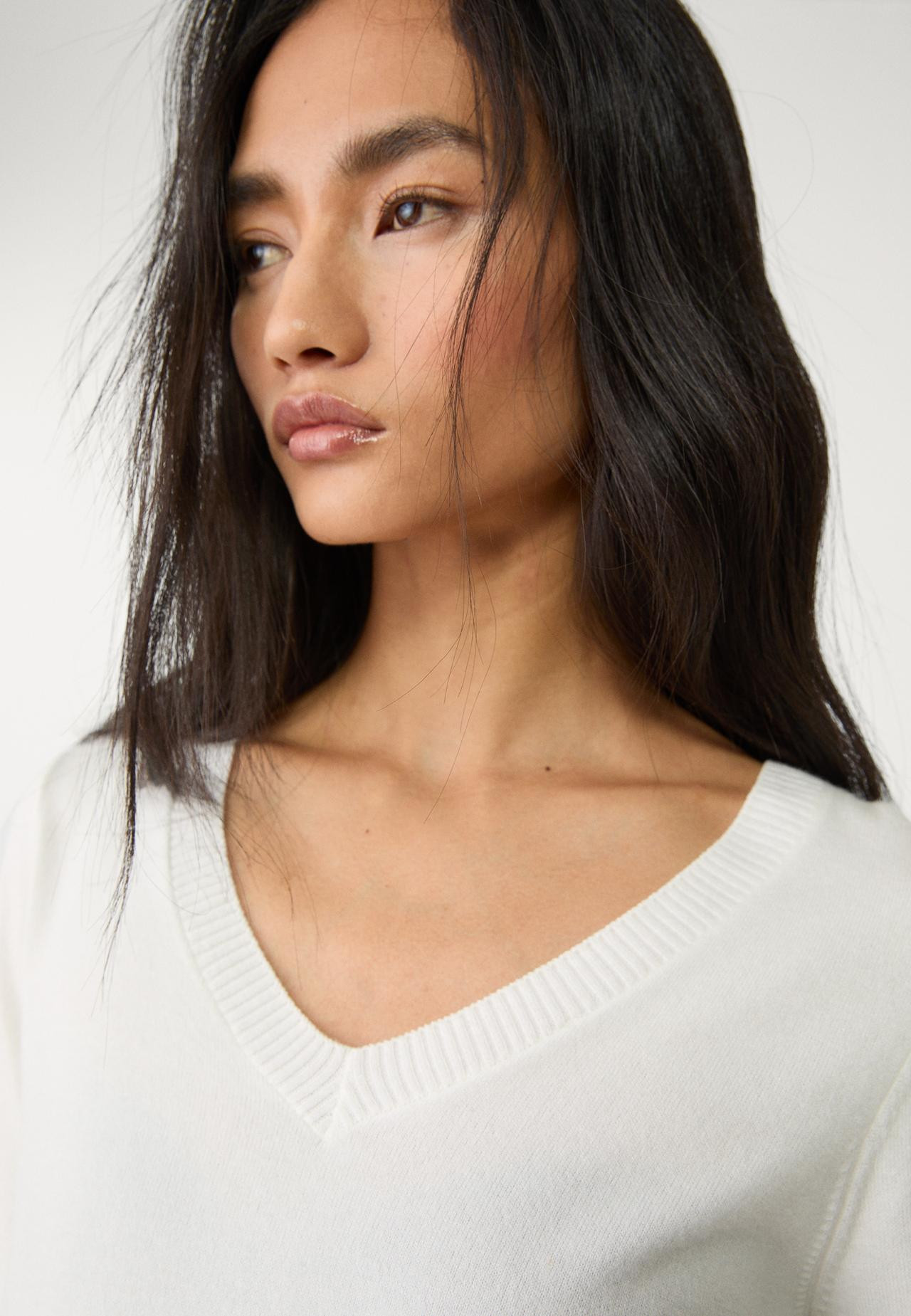 Basic knit V-neck sweater | Stradivarius (UK)