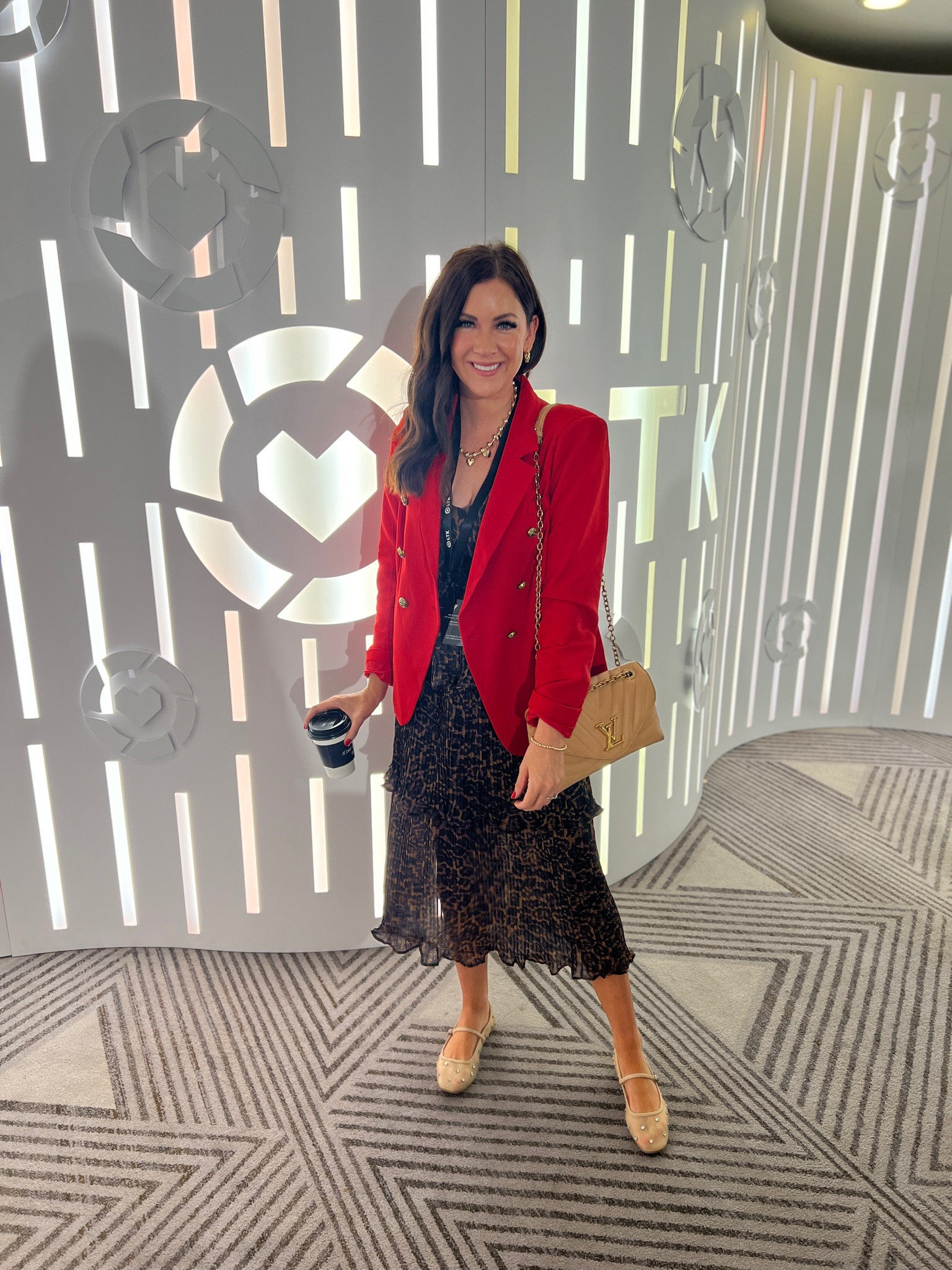 Ltk con outfit day ✌🏻
Small in both—between sizes go down in blazer, it runs big 

#LTKStyleTip #LTKCon #LTKFindsUnder100