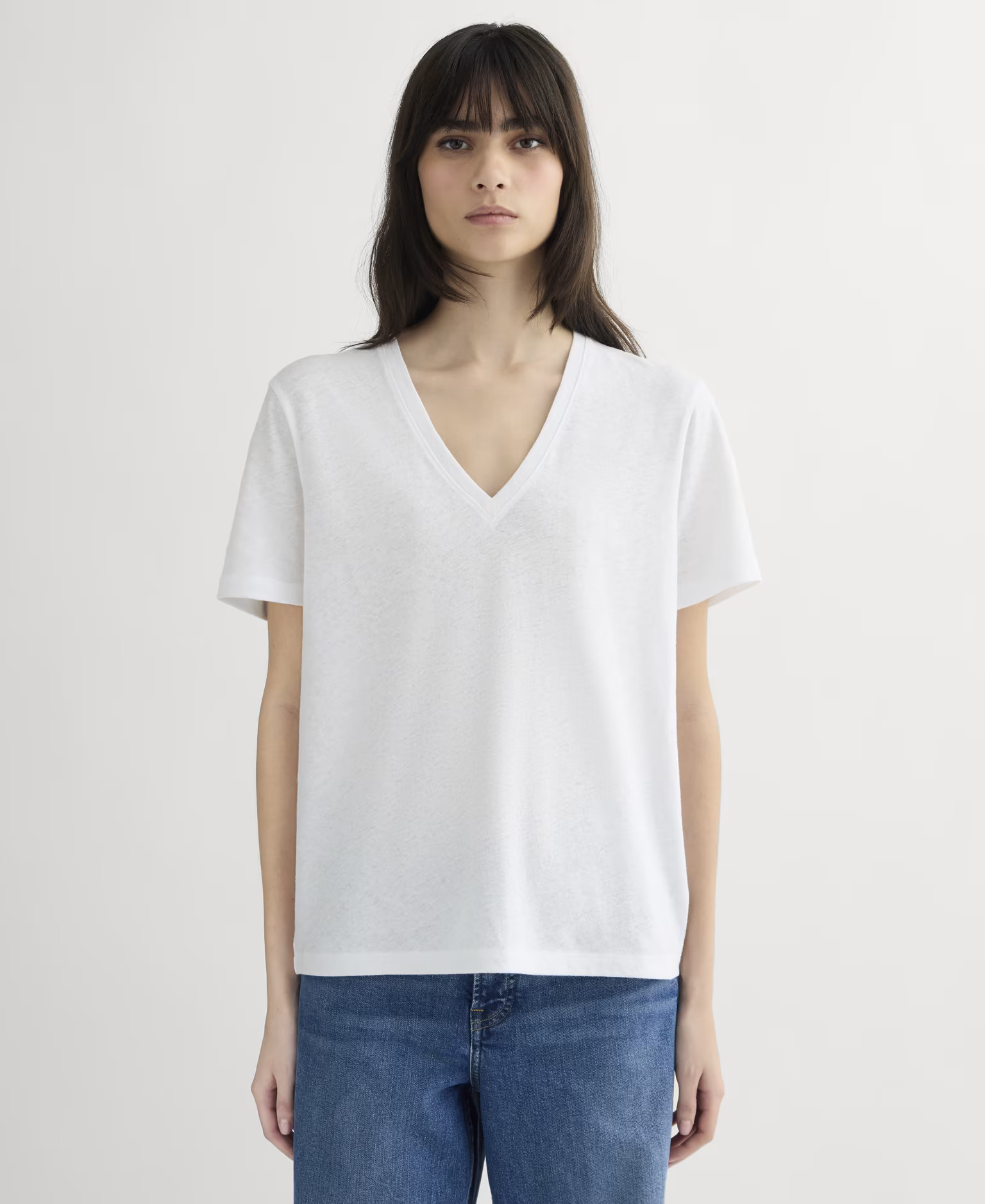 Women's Slouchy V-Neck T-Shirt in Cotton Linen by Everlane in White, Size S | Everlane