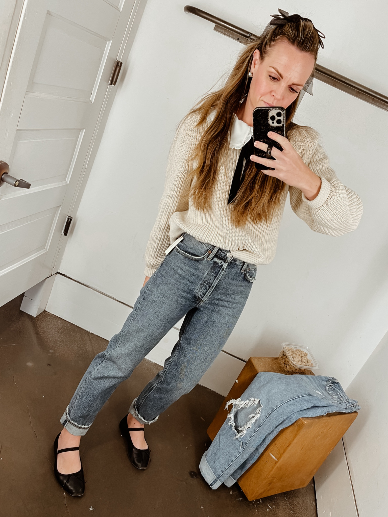 Ordering these jeans in the cropped version -wash is Hooked. Size way down, wearing a 23. 