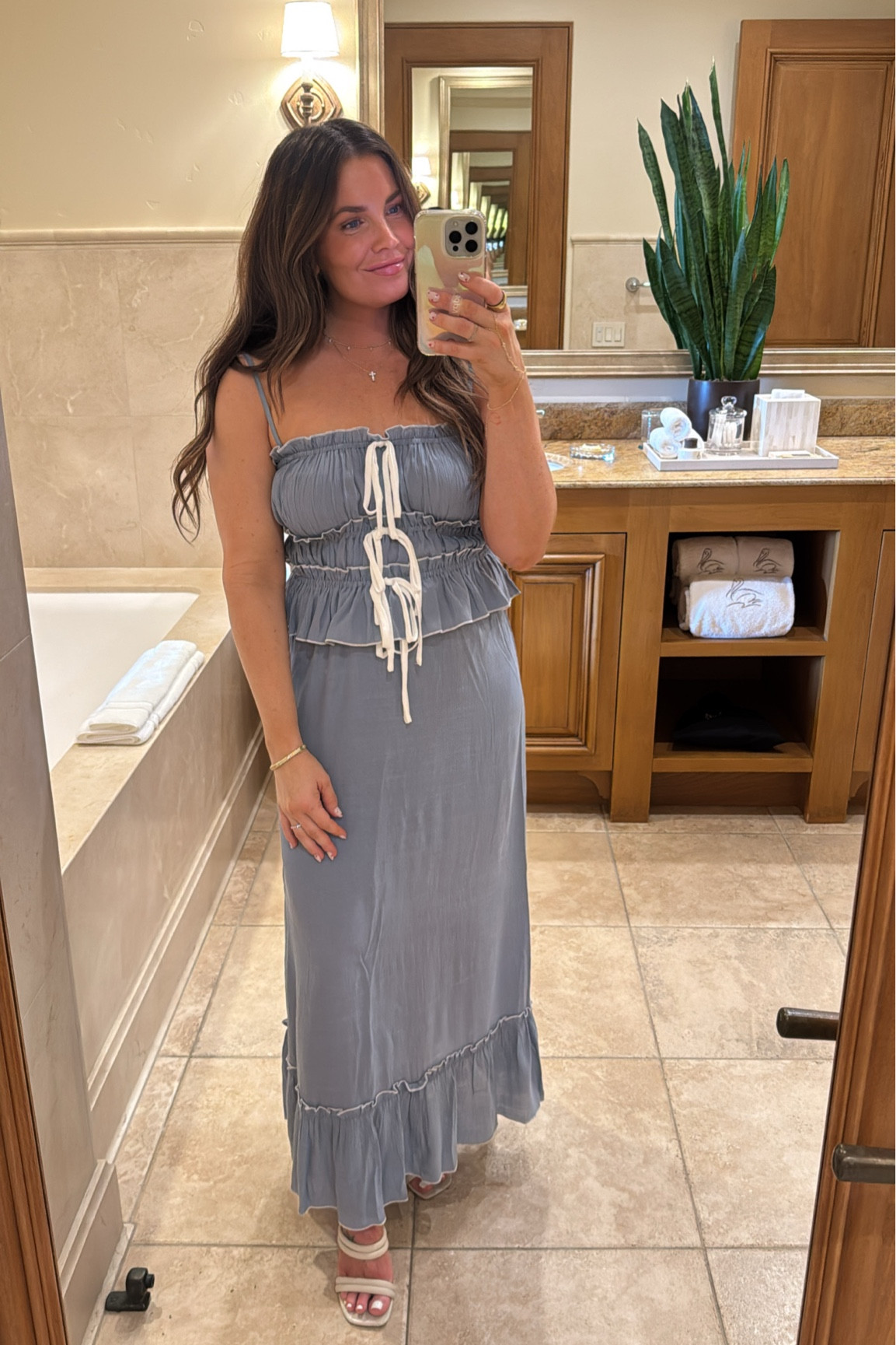 Love this two piece set! 25% off right now!!

Wearing size medium 