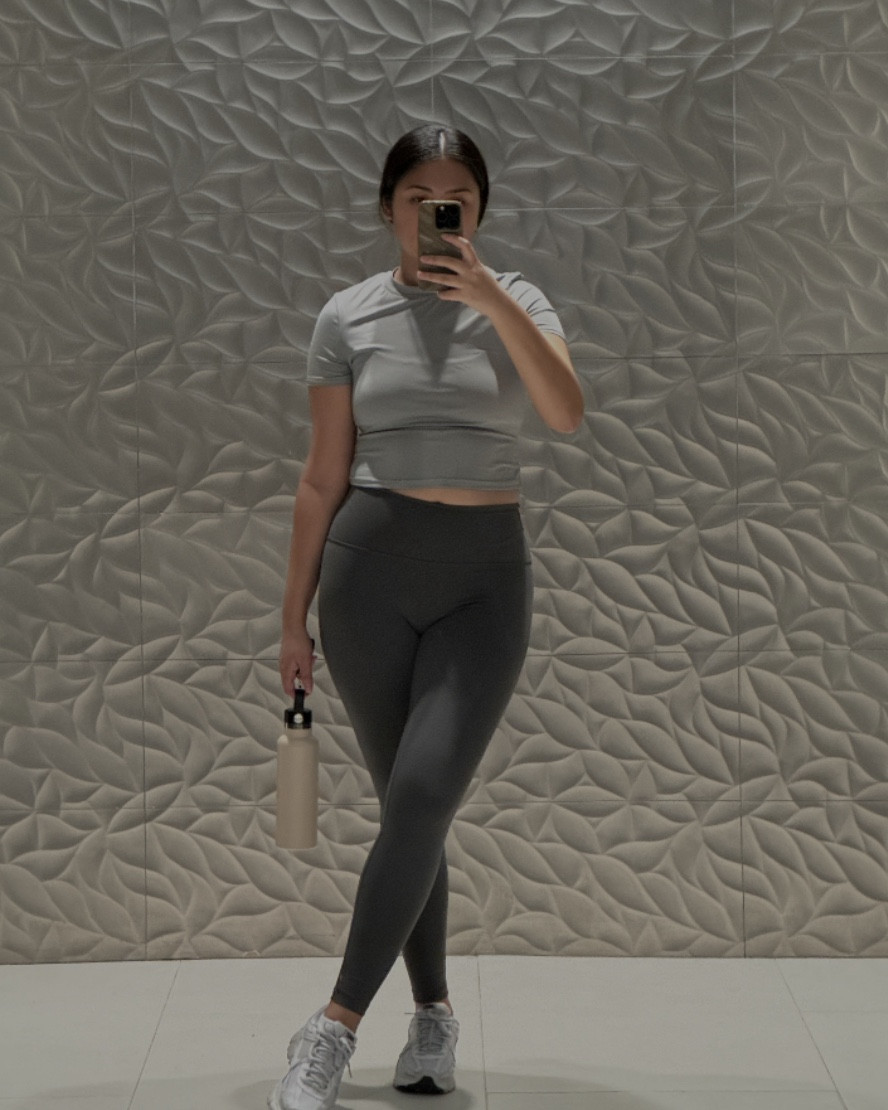 Gym outfit ✨ today was cardio and abs!! 🤪 

Top small
Leggings small
Shoes 8 

#LTKActive