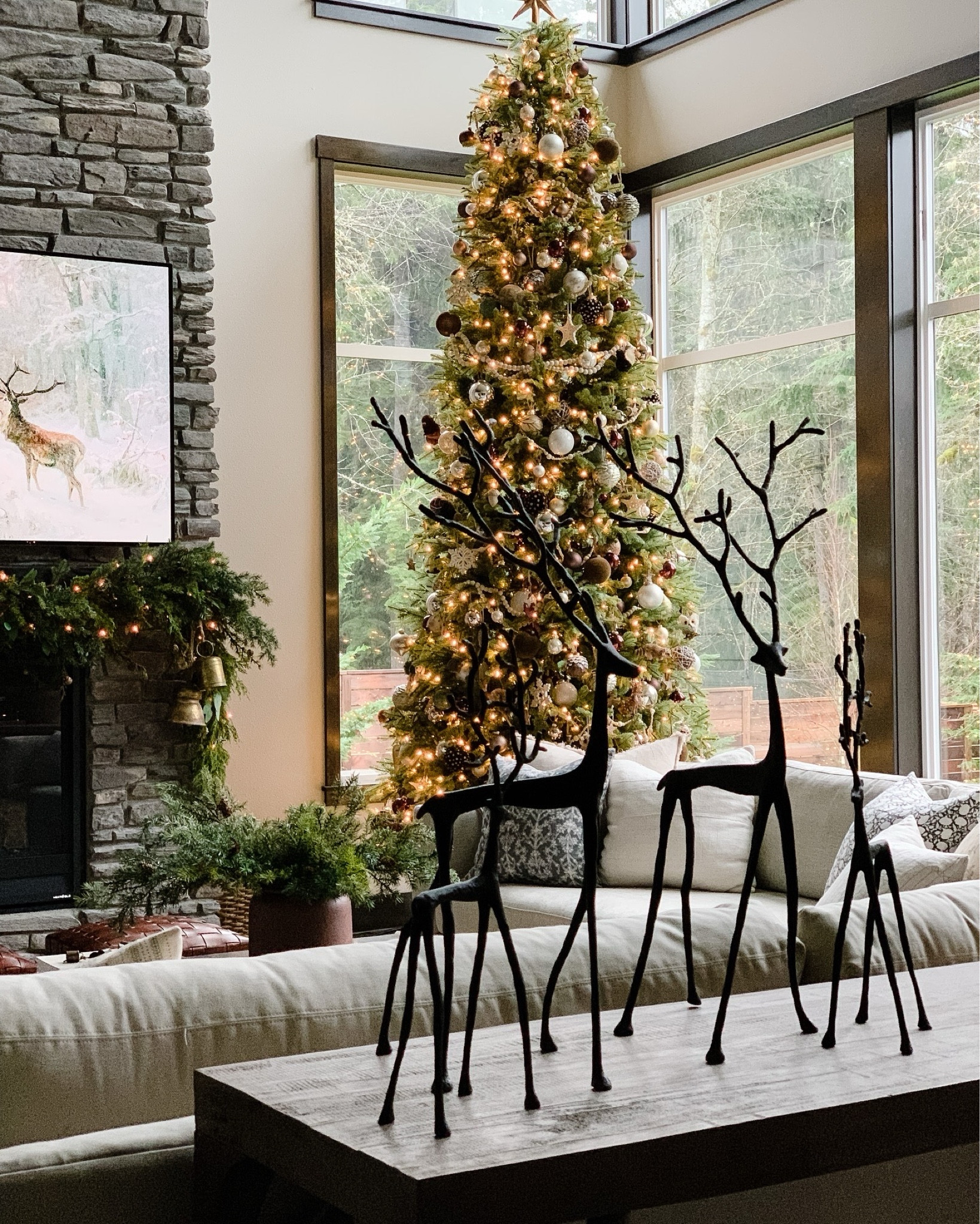 🦌 They’re back!! Everyone’s favorite holiday decoration is back in stock!!

Christmas, Christmas decorations, Christmas inspiration, living room, family room, bedroom, decor, home decor, holiday decor, holiday 

#LTKFindsUnder100 #LTKHome #LTKSeasonal